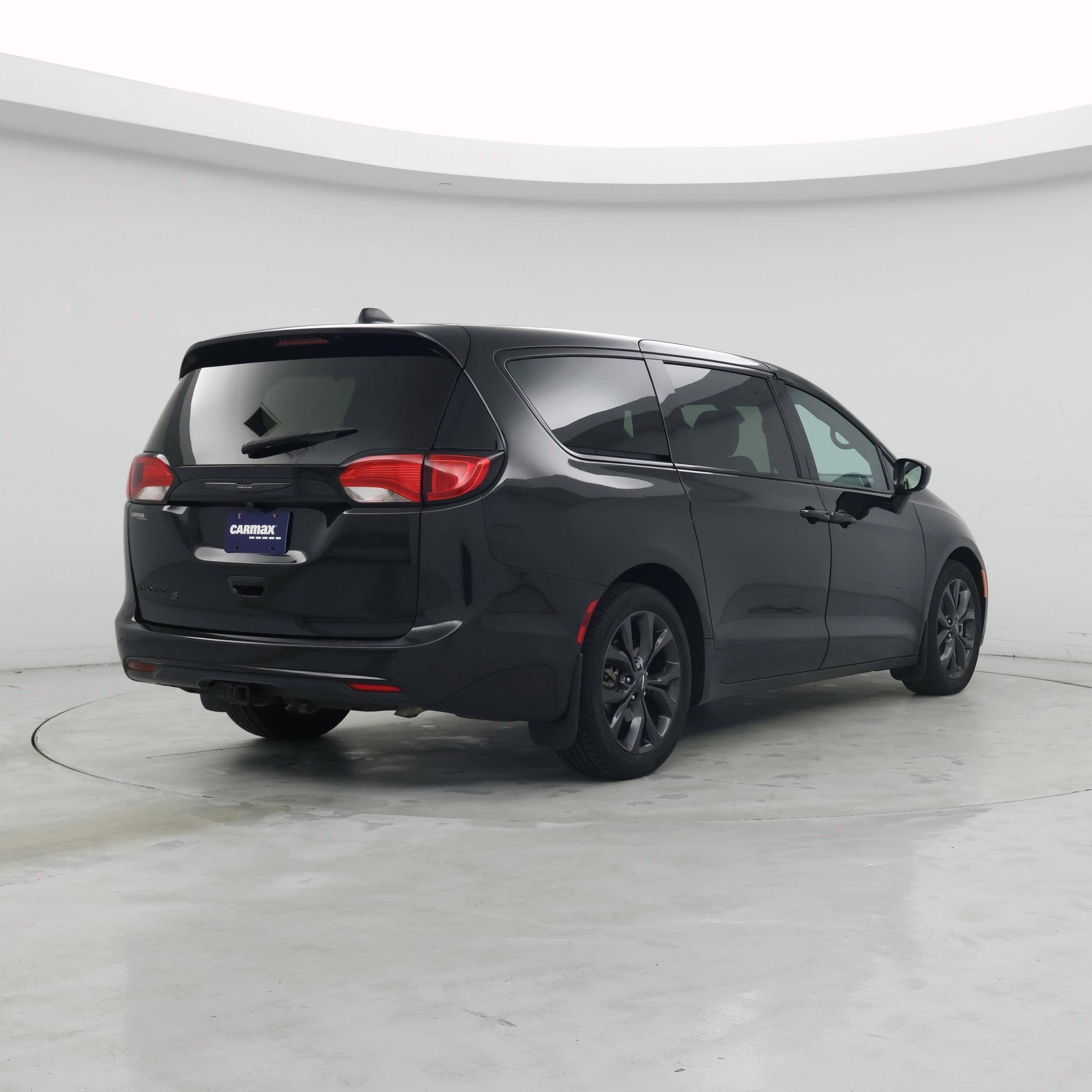 Thumbnail: 2019 Chrysler Pacifica - 8