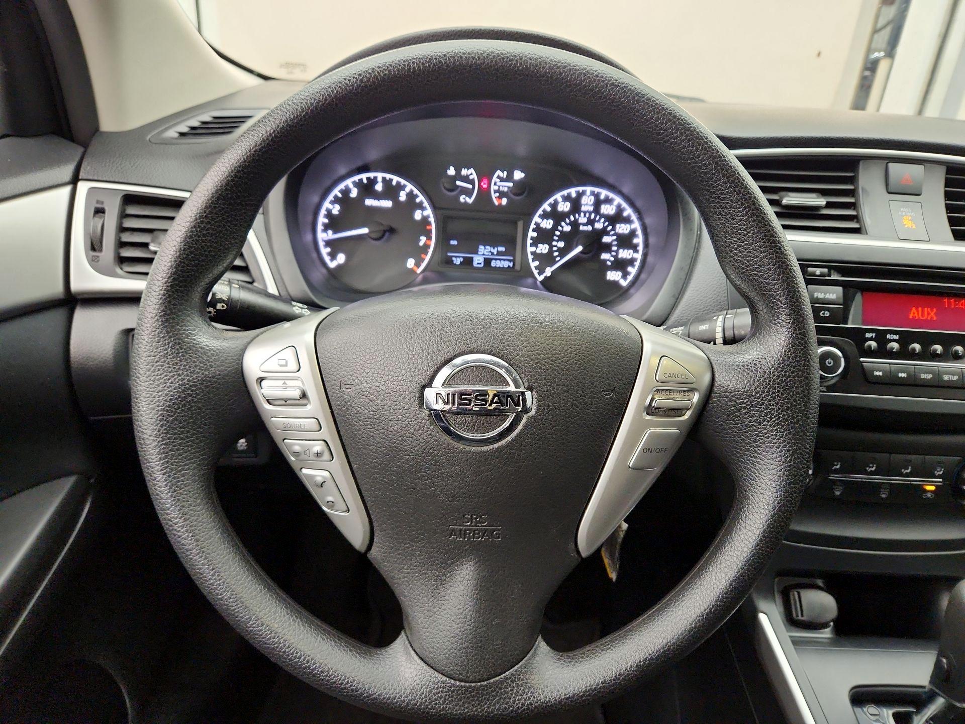 Thumbnail: 2016 Nissan Sentra - 10
