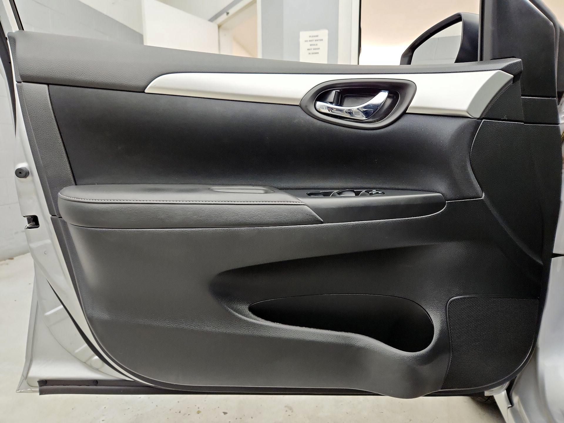 Thumbnail: 2016 Nissan Sentra - 12