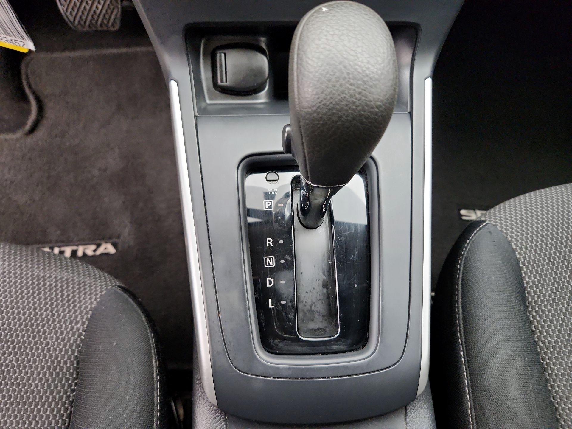 Thumbnail: 2016 Nissan Sentra - 16