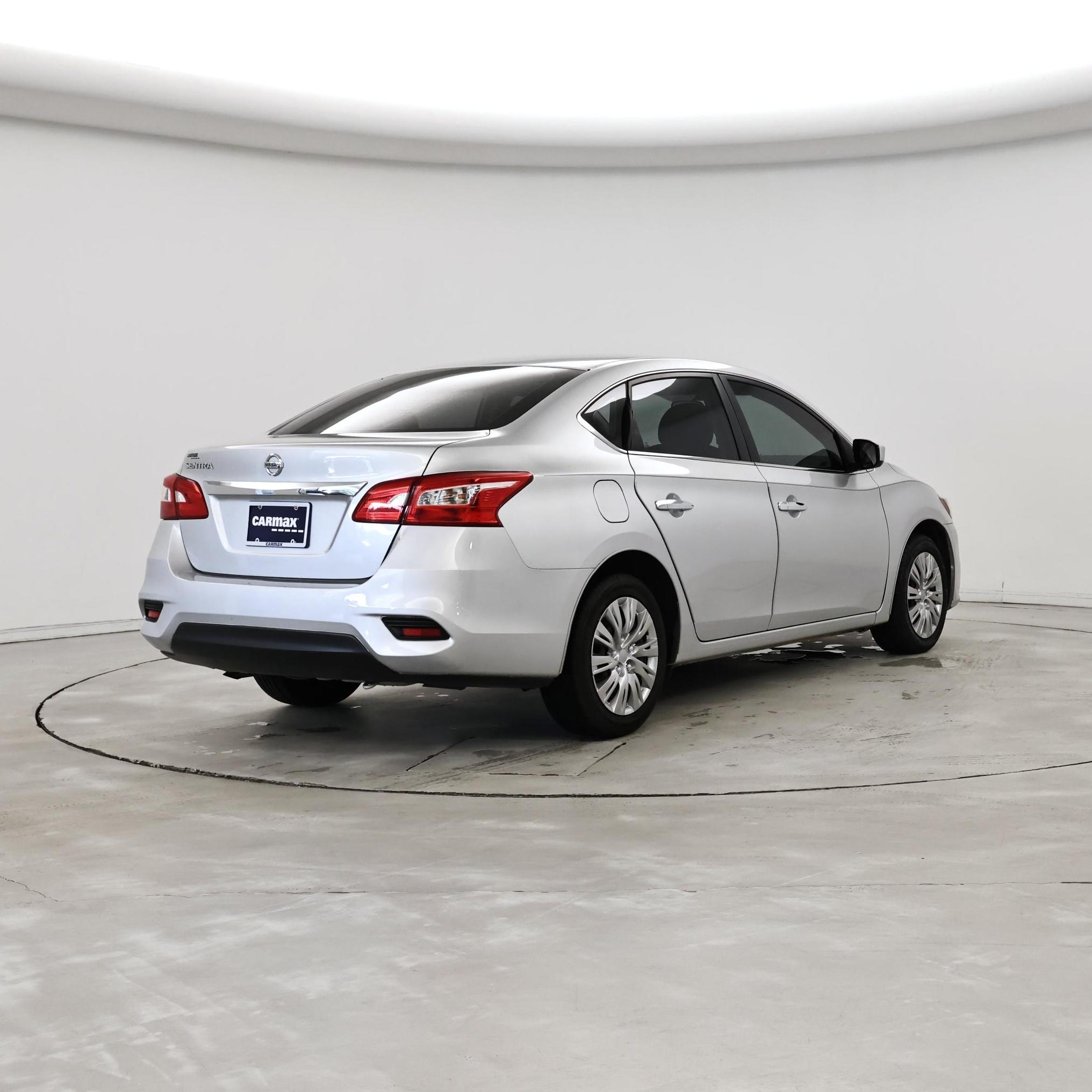 Thumbnail: 2016 Nissan Sentra - 8