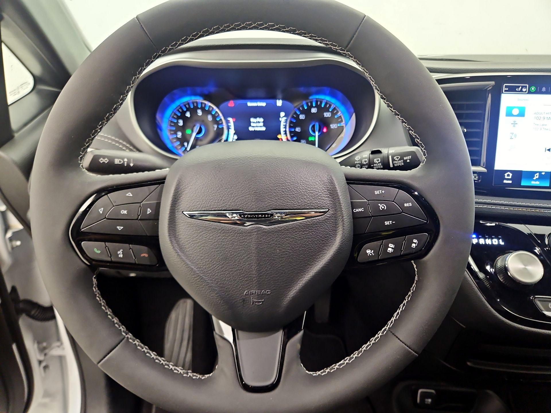 Thumbnail: 2024 Chrysler Pacifica - 10