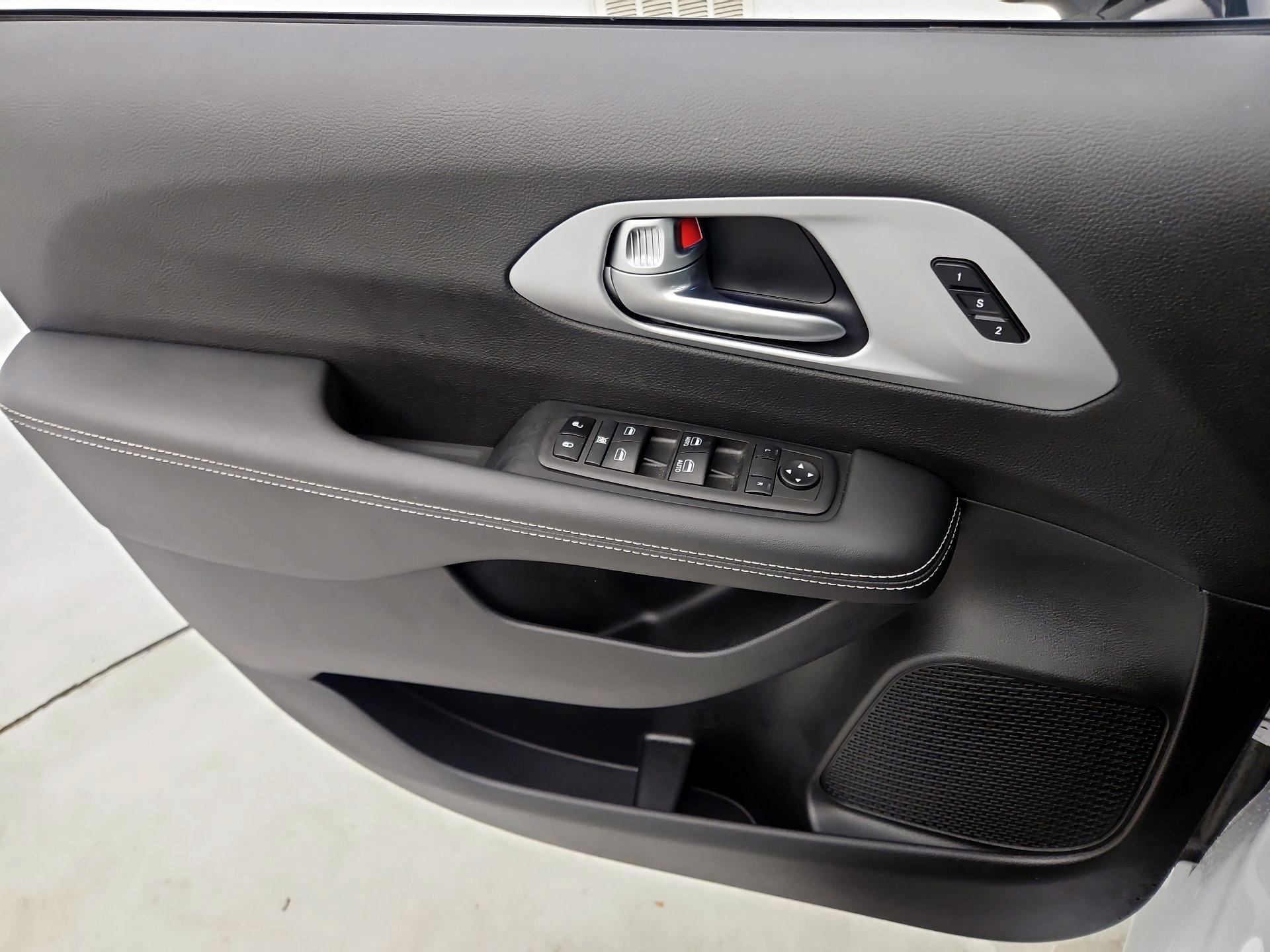 Thumbnail: 2024 Chrysler Pacifica - 12