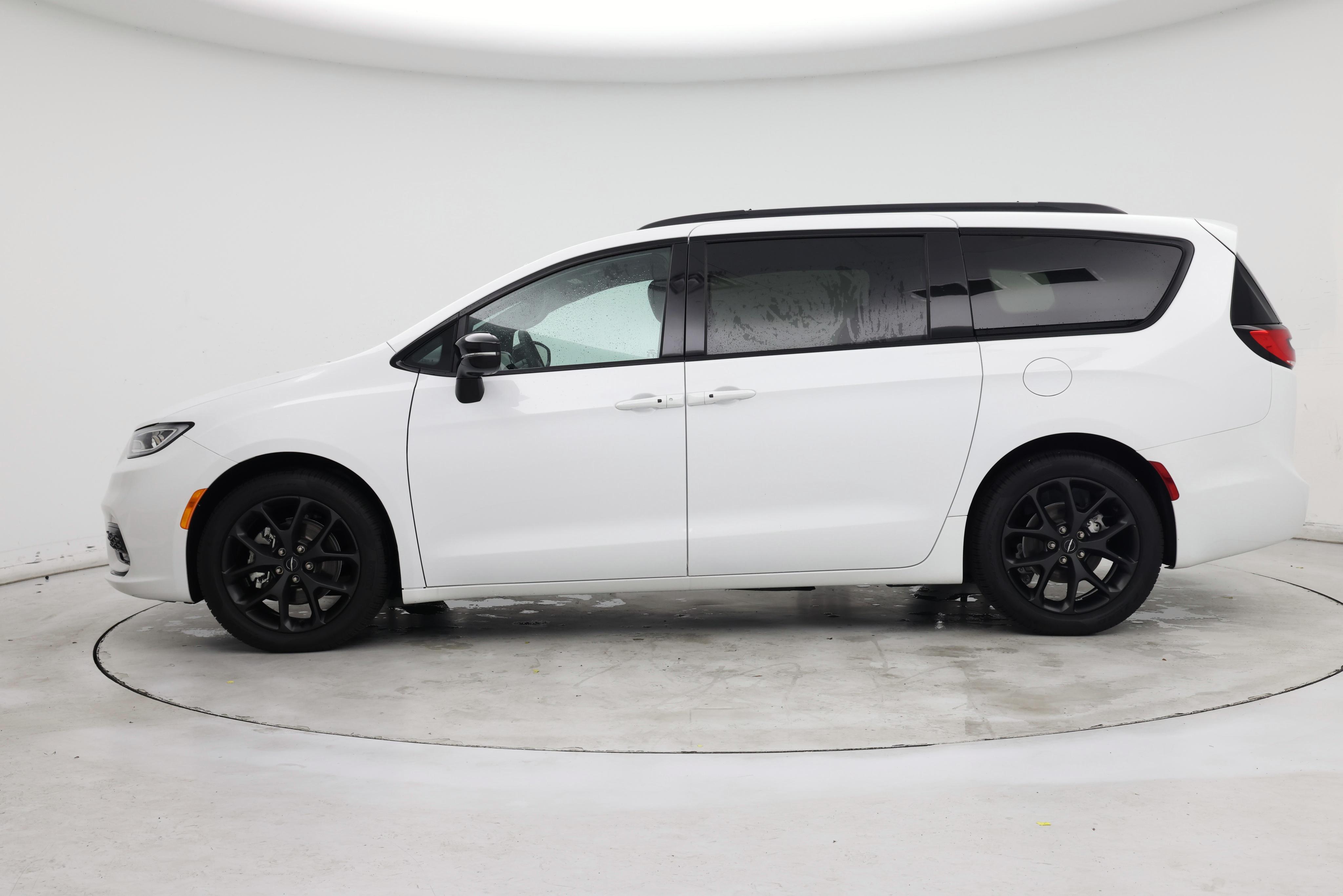 Thumbnail: 2024 Chrysler Pacifica - 3