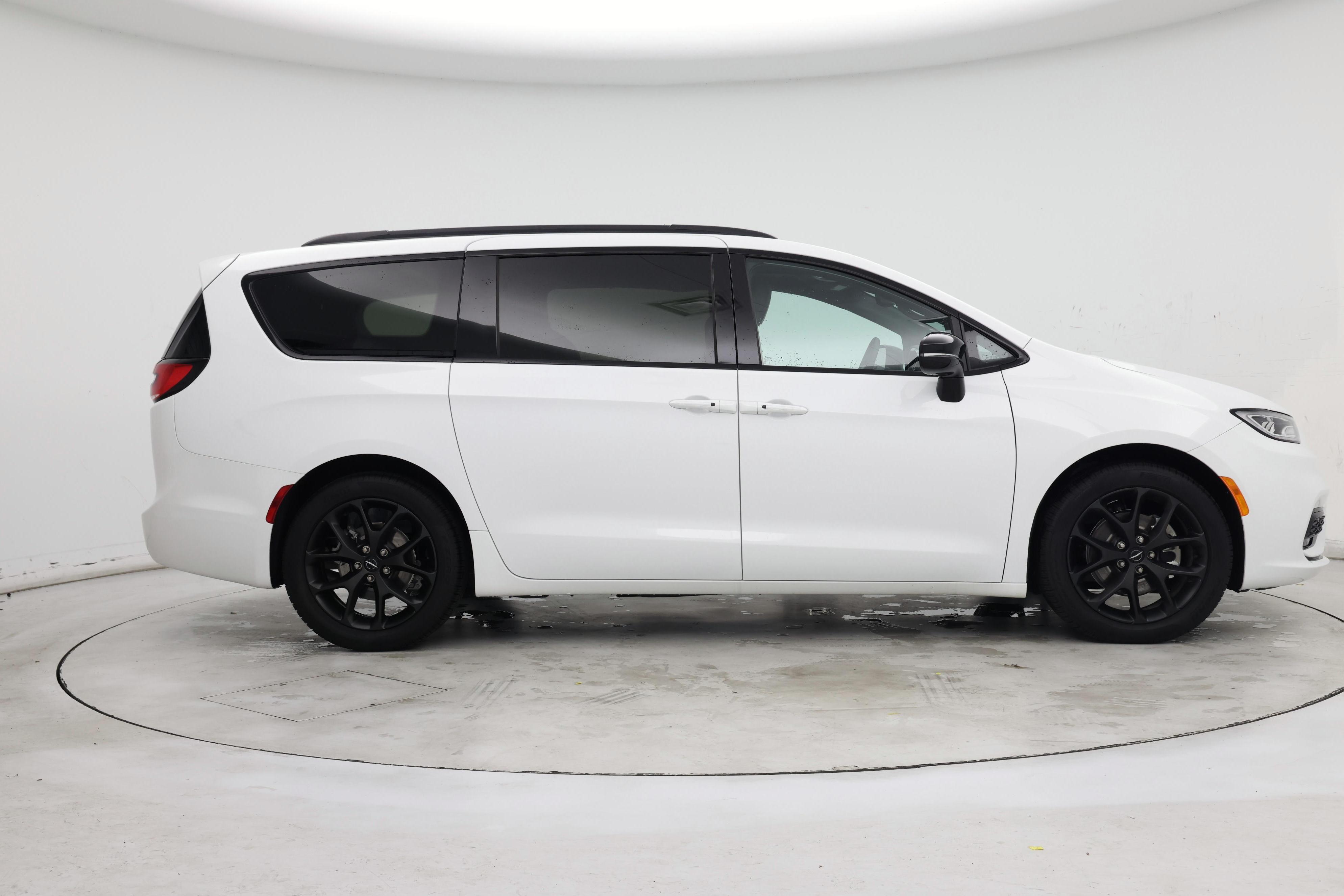 Thumbnail: 2024 Chrysler Pacifica - 7