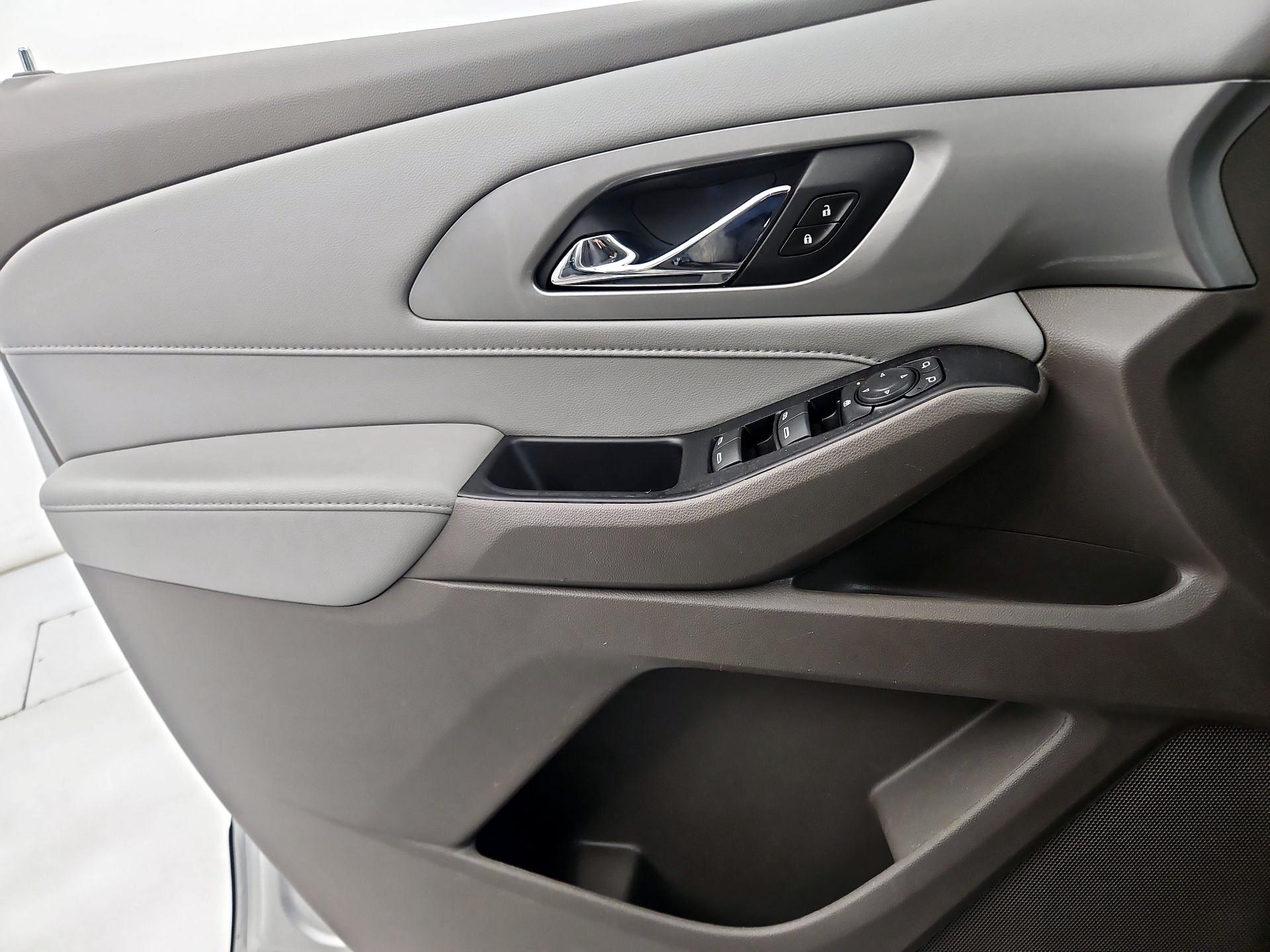 Thumbnail: 2021 Chevrolet Traverse - 12