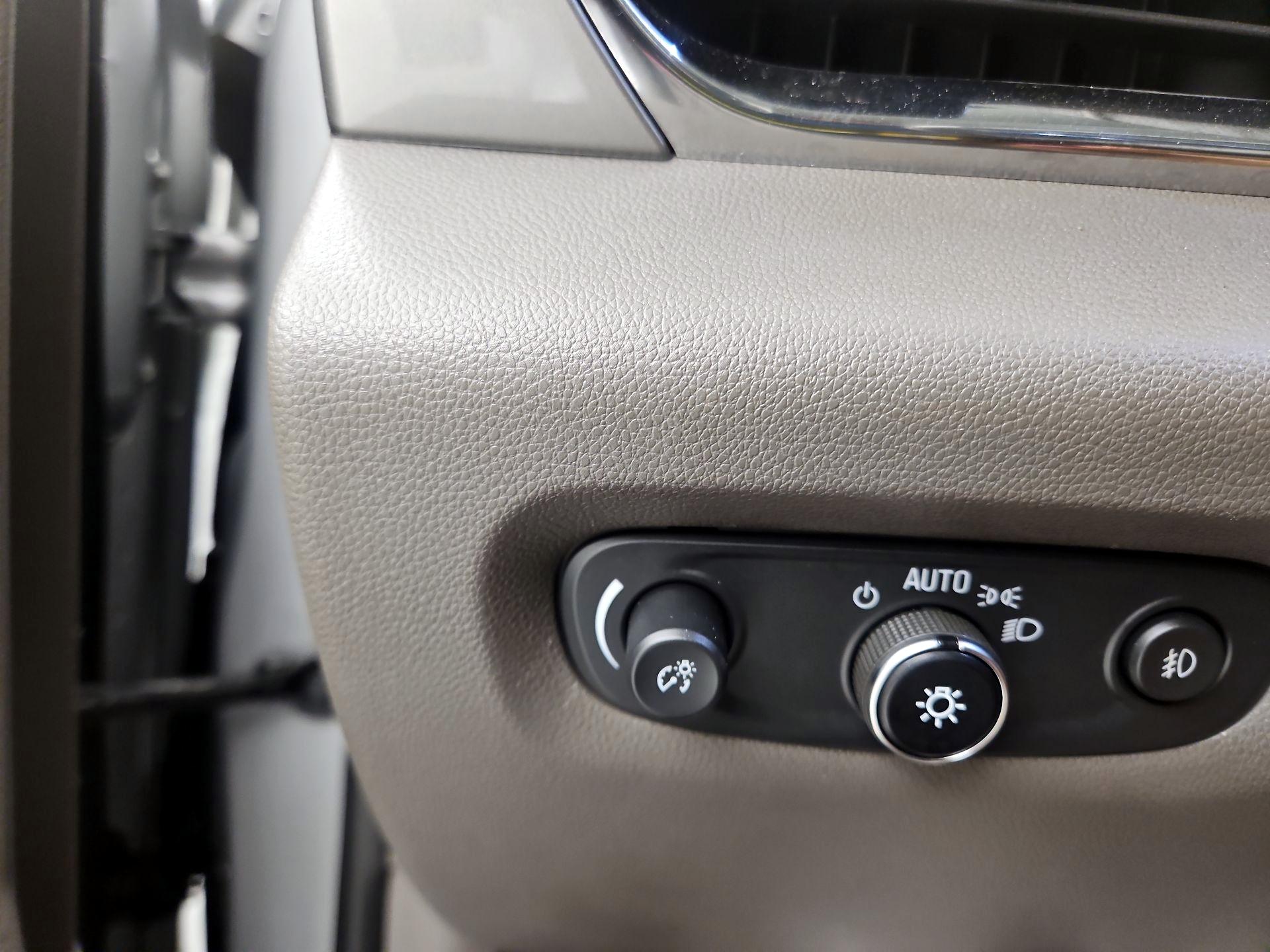 Thumbnail: 2021 Chevrolet Traverse - 13