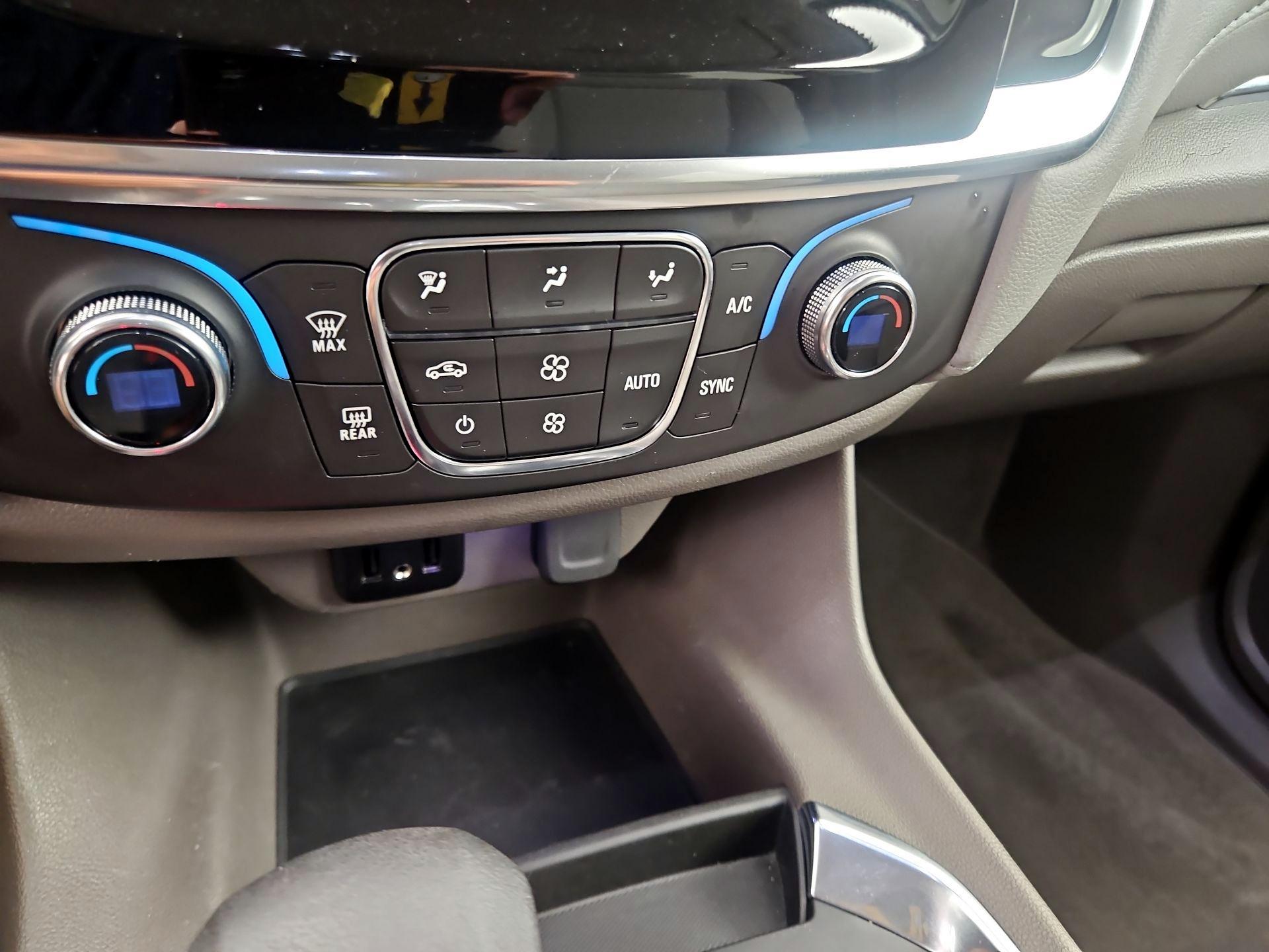 Thumbnail: 2021 Chevrolet Traverse - 16