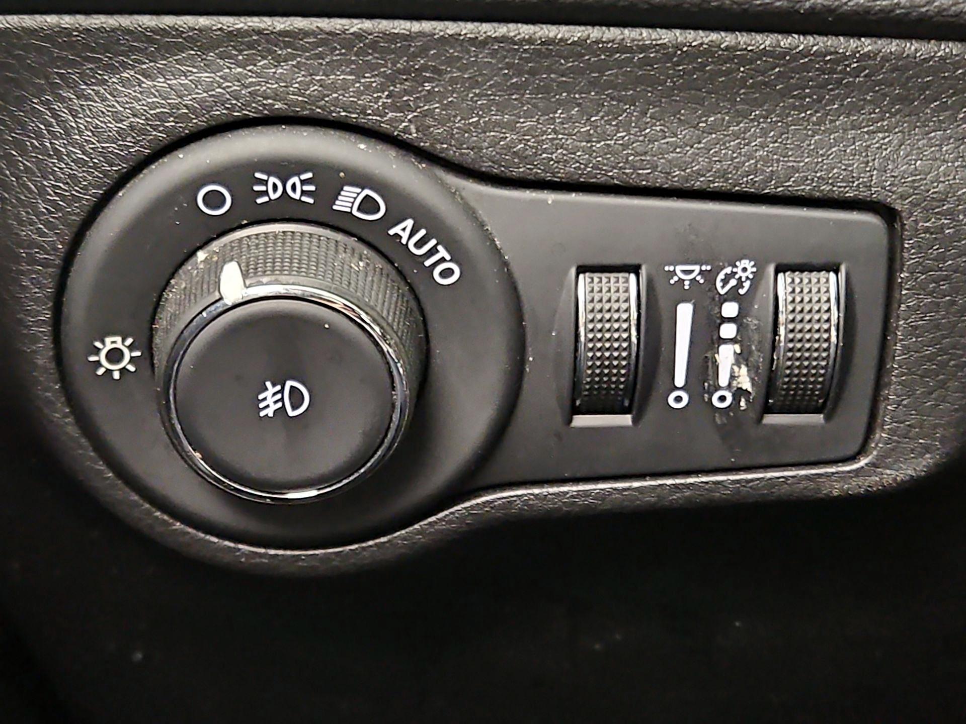 Thumbnail: 2020 Jeep Compass - 13