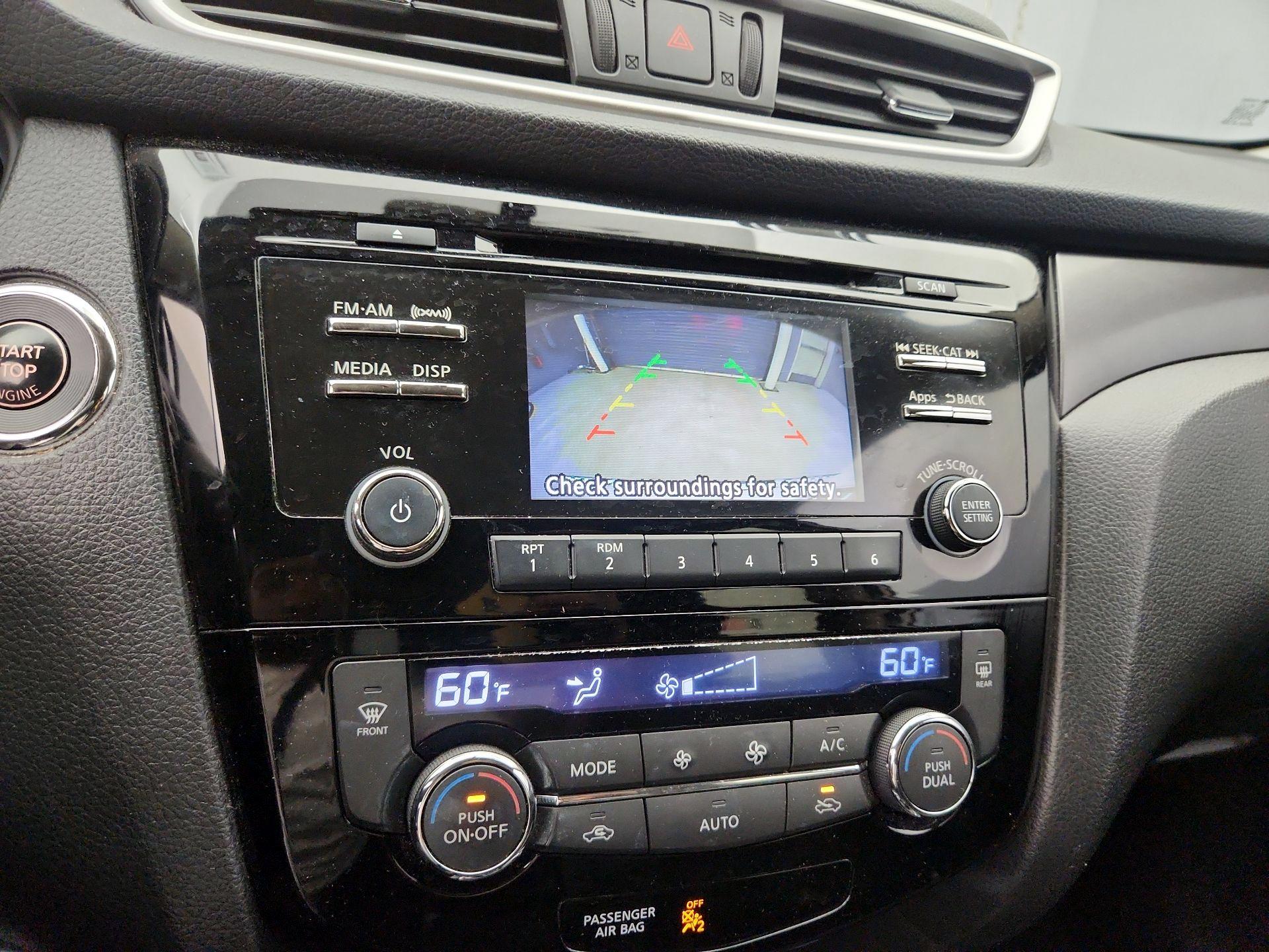 Thumbnail: 2016 Nissan Rogue - 14
