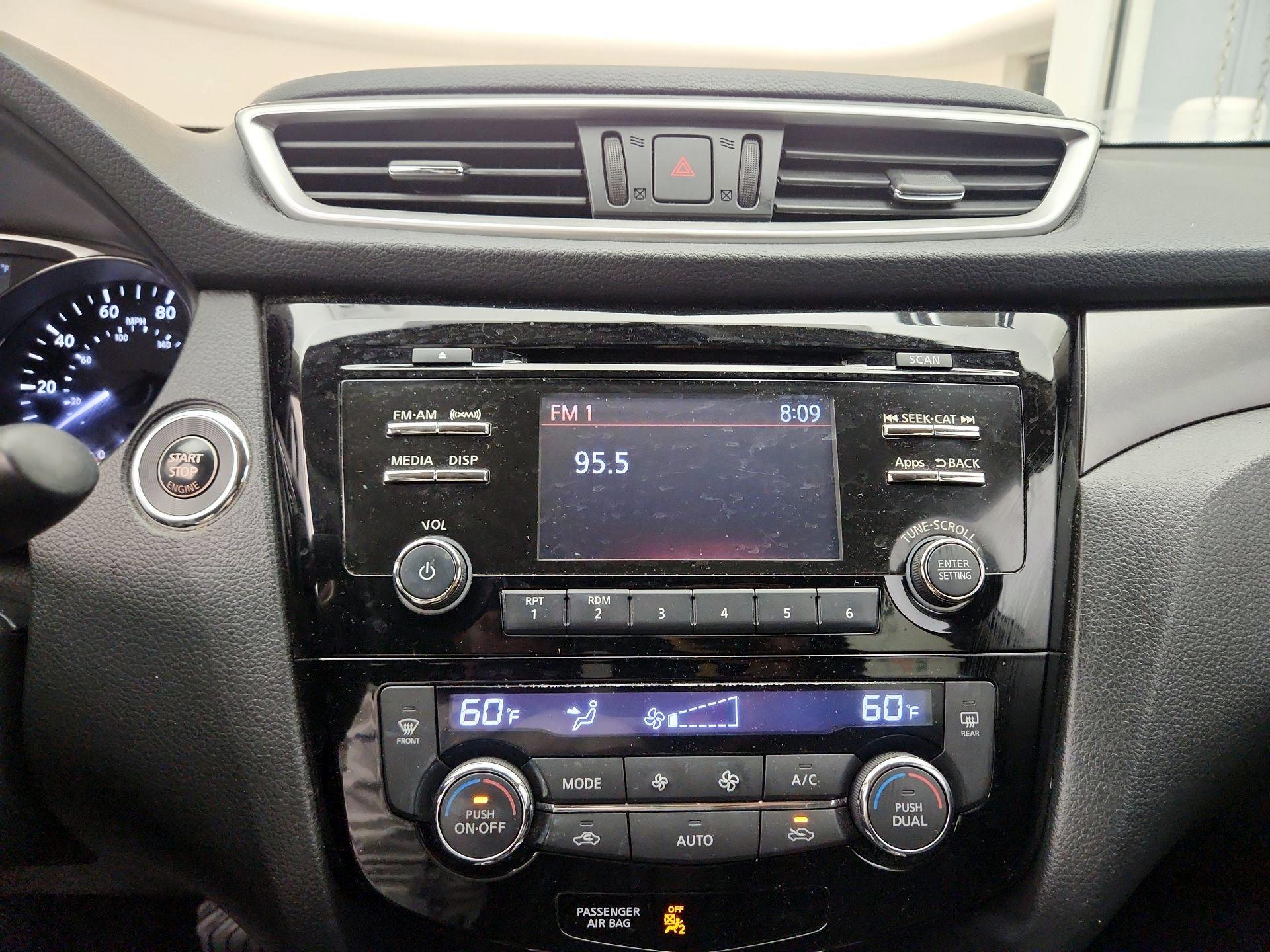 Thumbnail: 2016 Nissan Rogue - 15