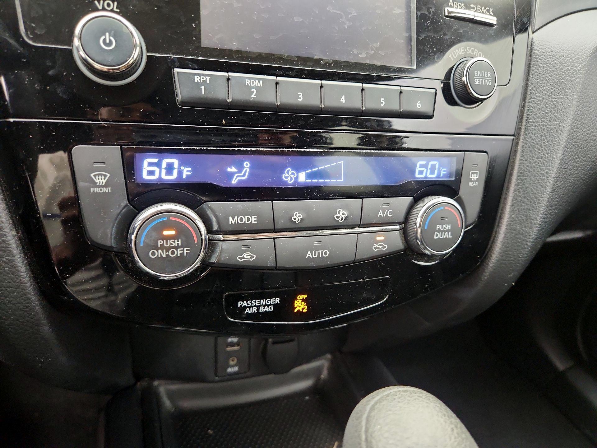 Thumbnail: 2016 Nissan Rogue - 16