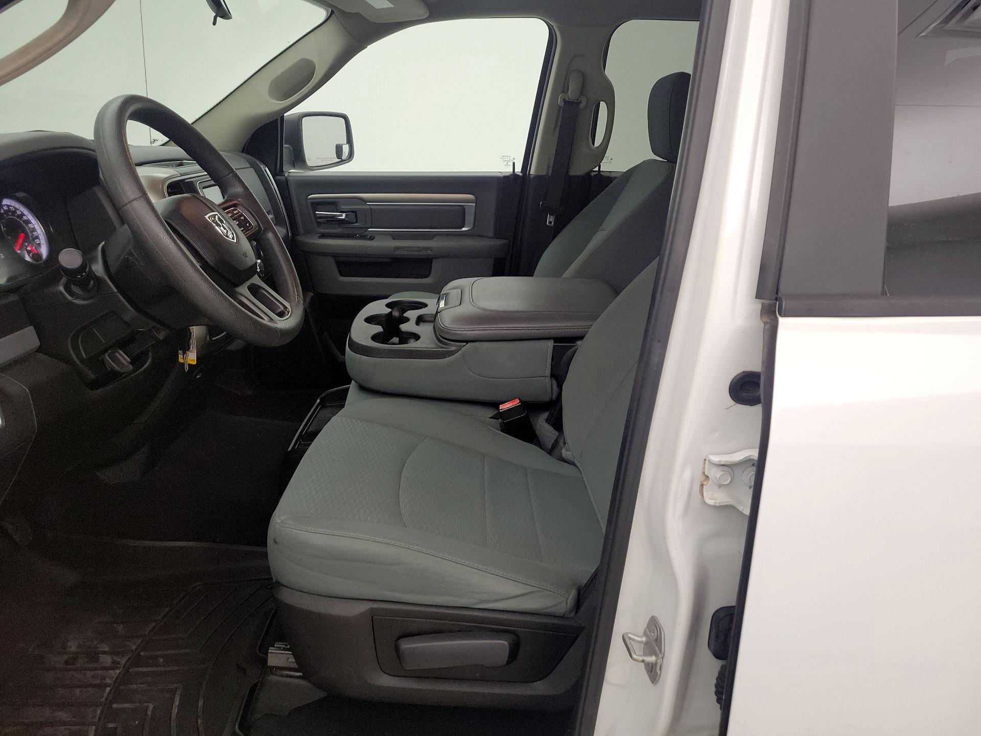 Thumbnail: 2019 RAM 1500 Classic - 11