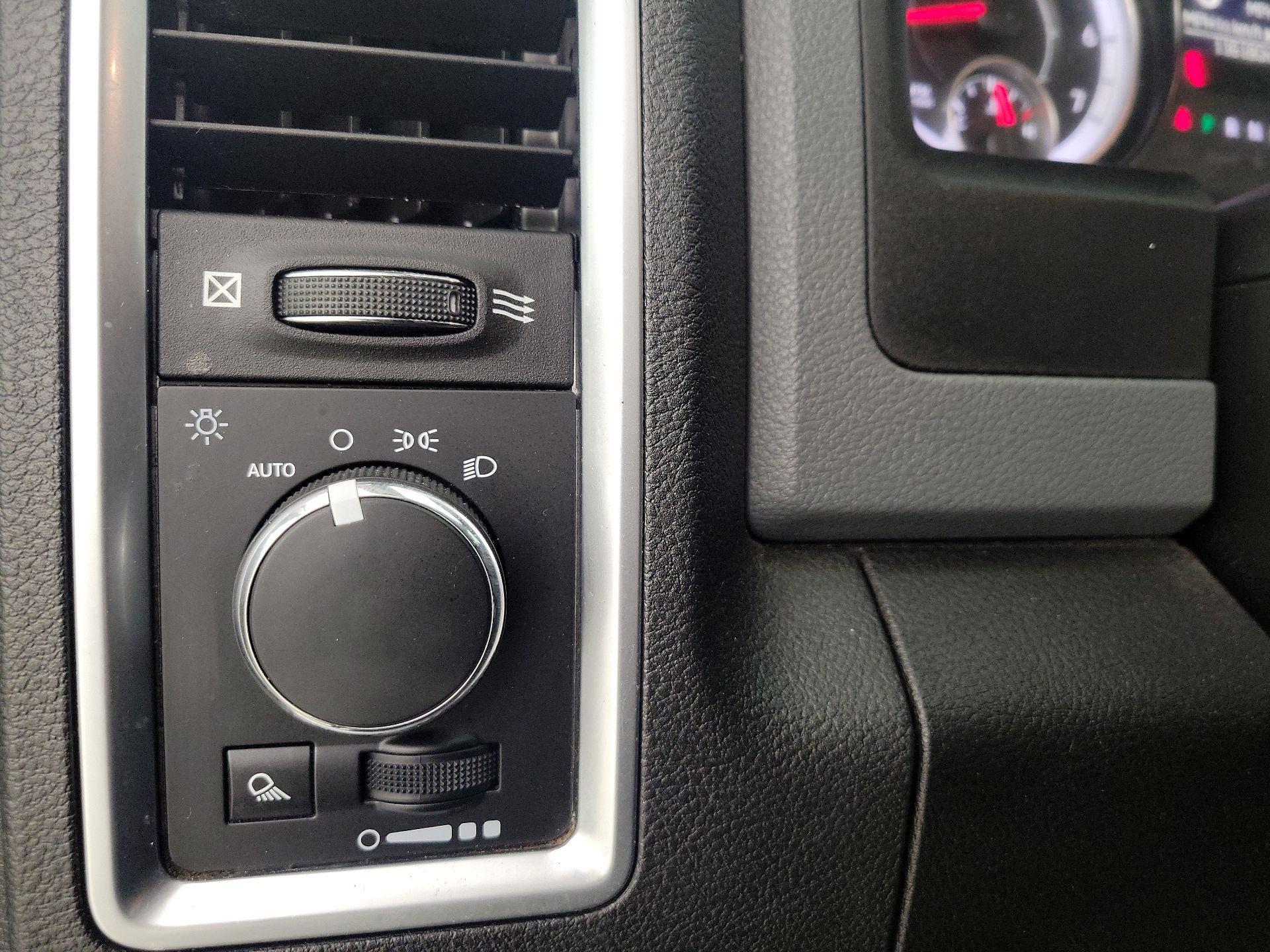 Thumbnail: 2019 RAM 1500 Classic - 13