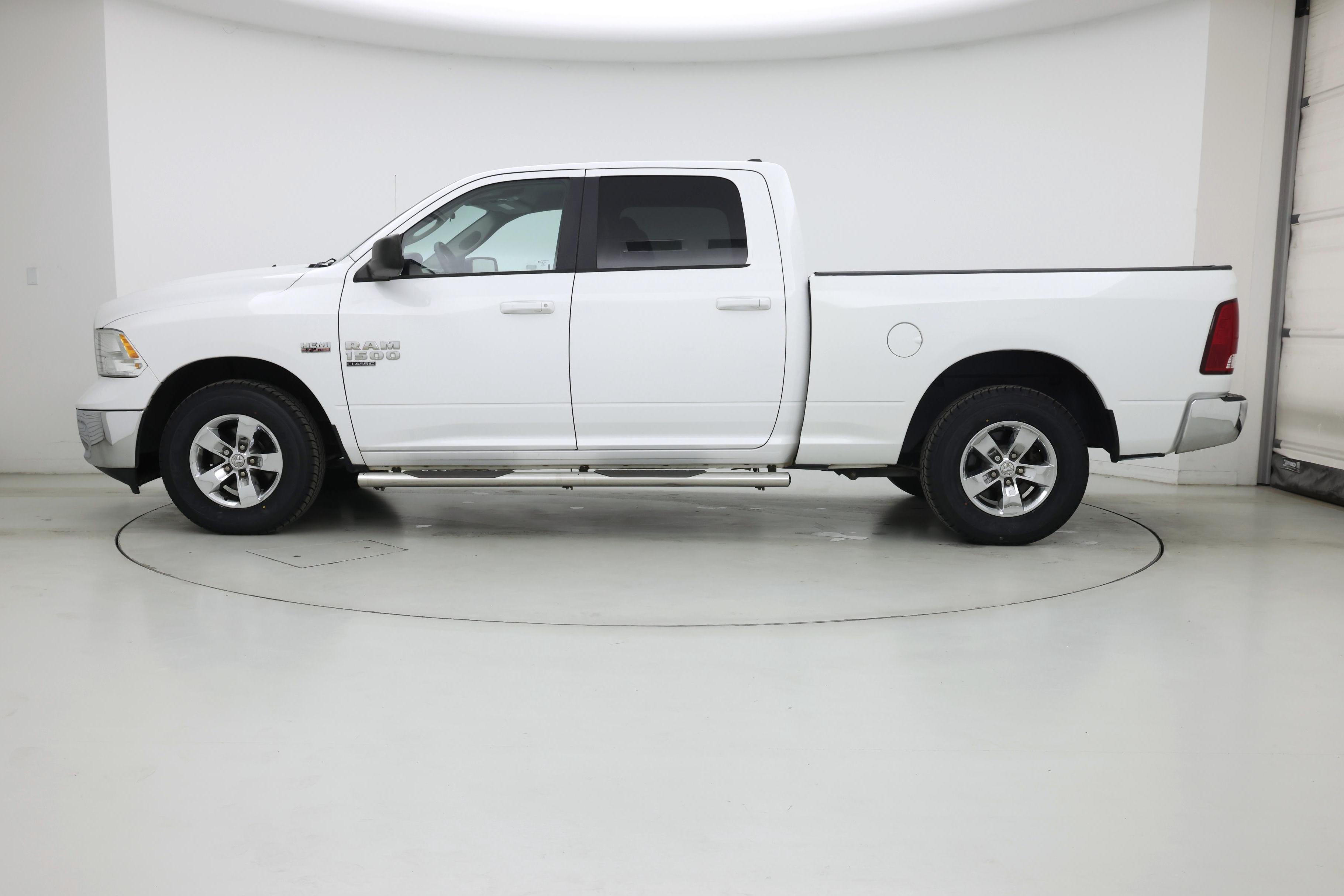 Thumbnail: 2019 RAM 1500 Classic - 3