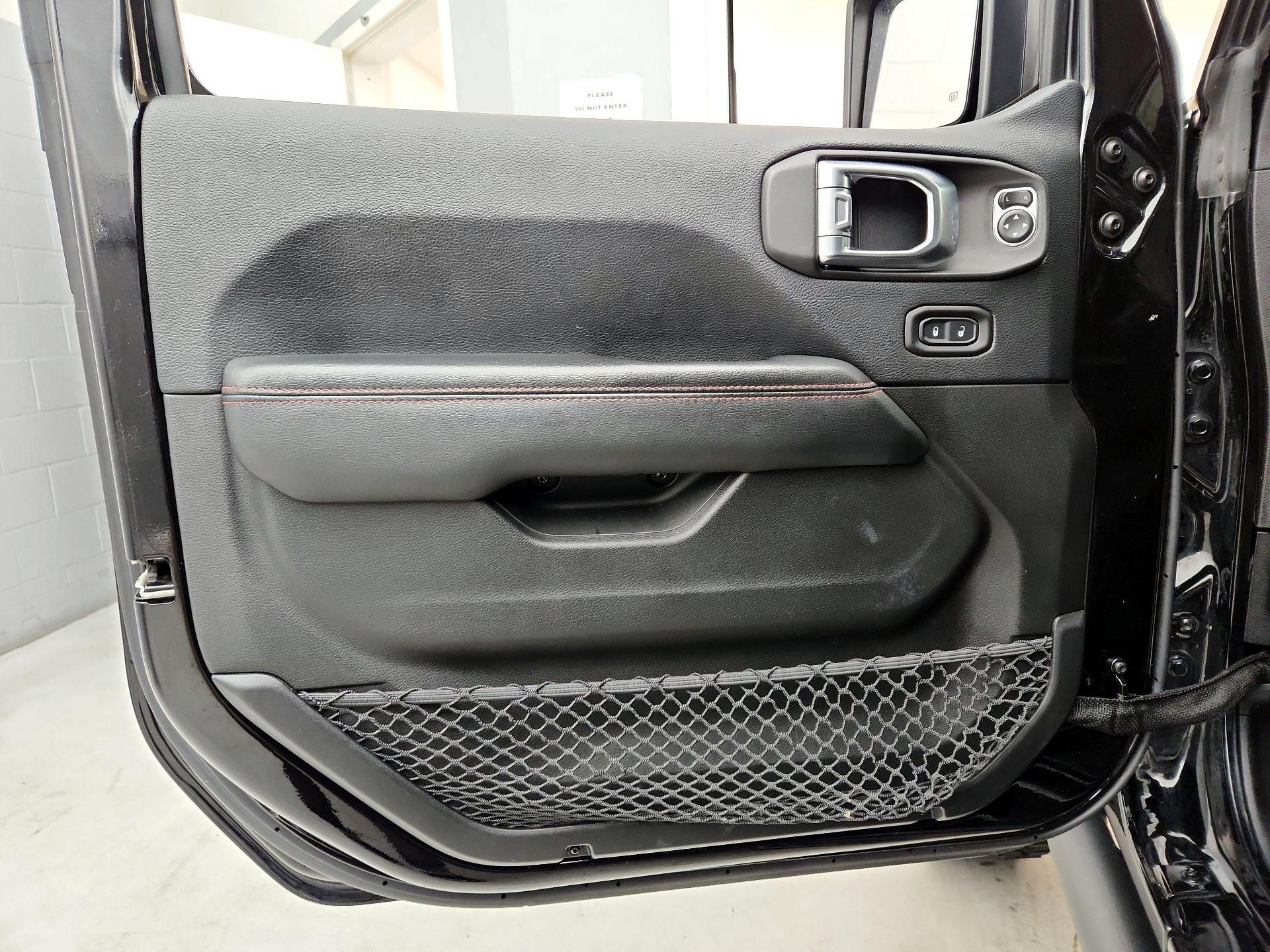 Thumbnail: 2018 Jeep Wrangler - 12
