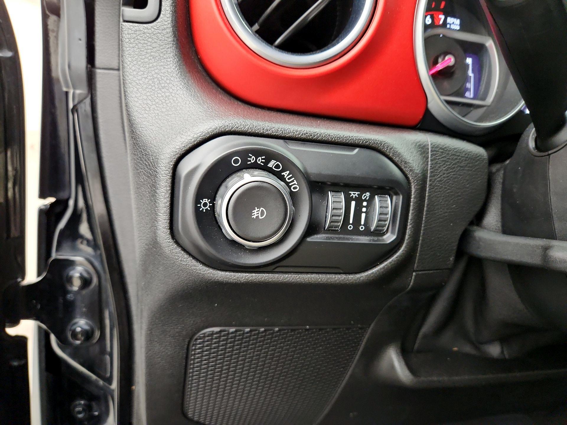 Thumbnail: 2018 Jeep Wrangler - 13