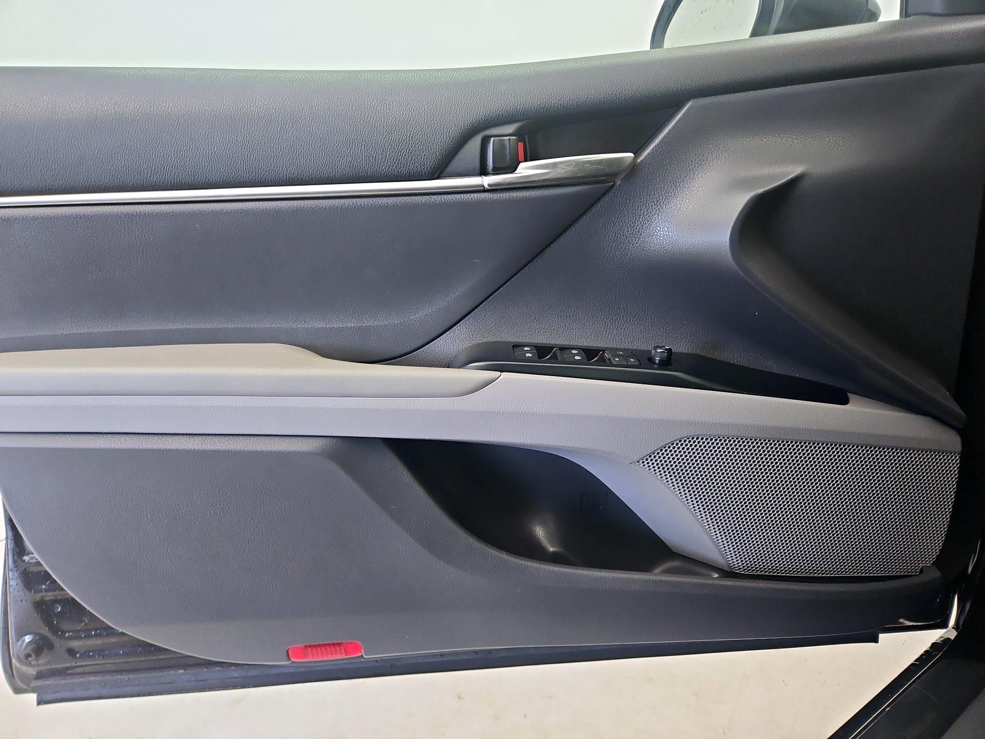 Thumbnail: 2020 Toyota Camry - 12