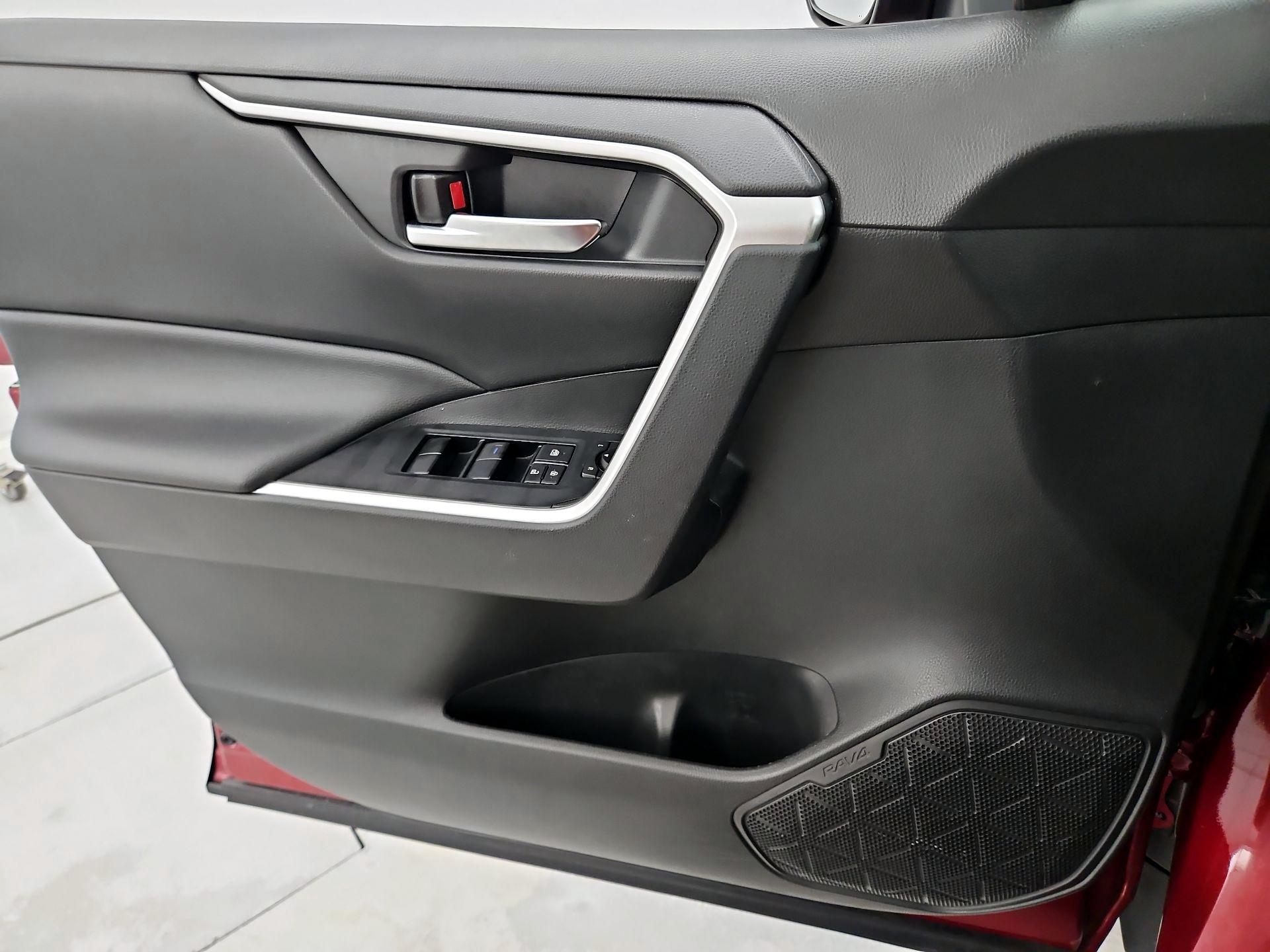 Thumbnail: 2021 Toyota RAV4 - 12