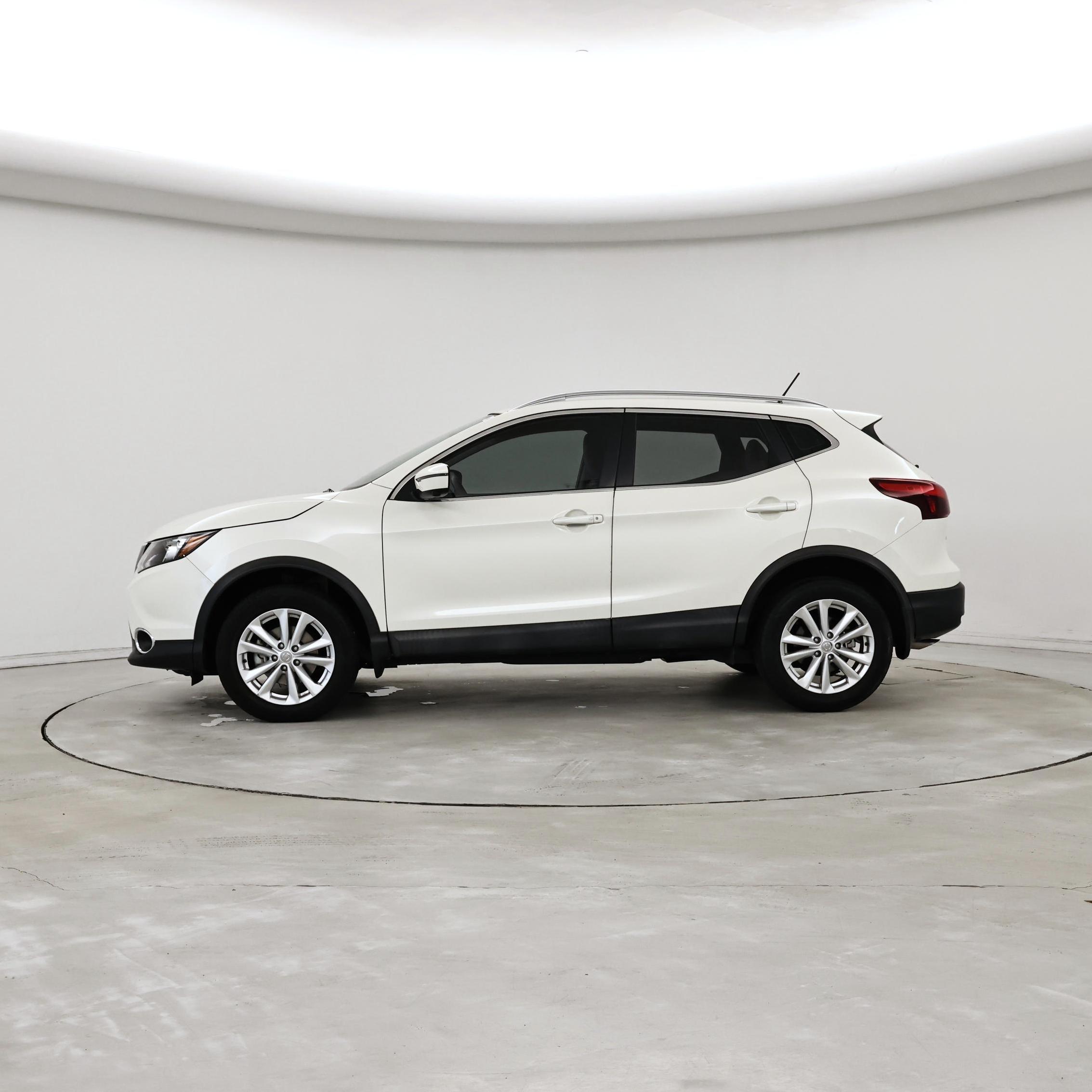 Thumbnail: 2018 Nissan Rogue Sport - 3