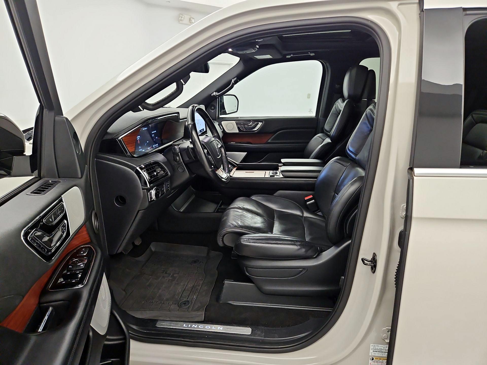 Thumbnail: 2020 Lincoln Navigator - 11