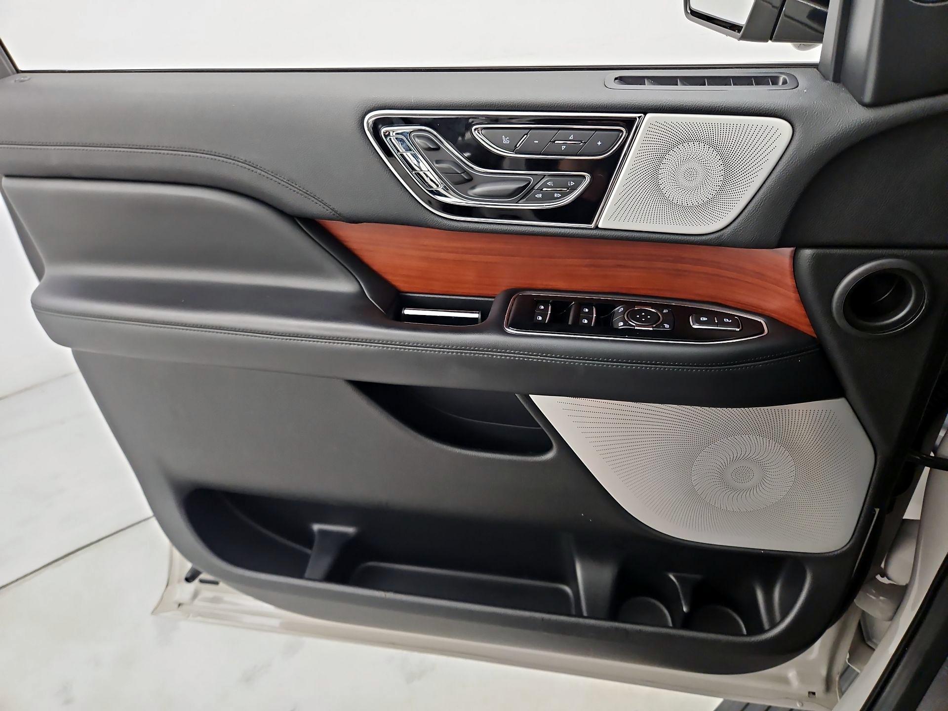 Thumbnail: 2020 Lincoln Navigator - 12
