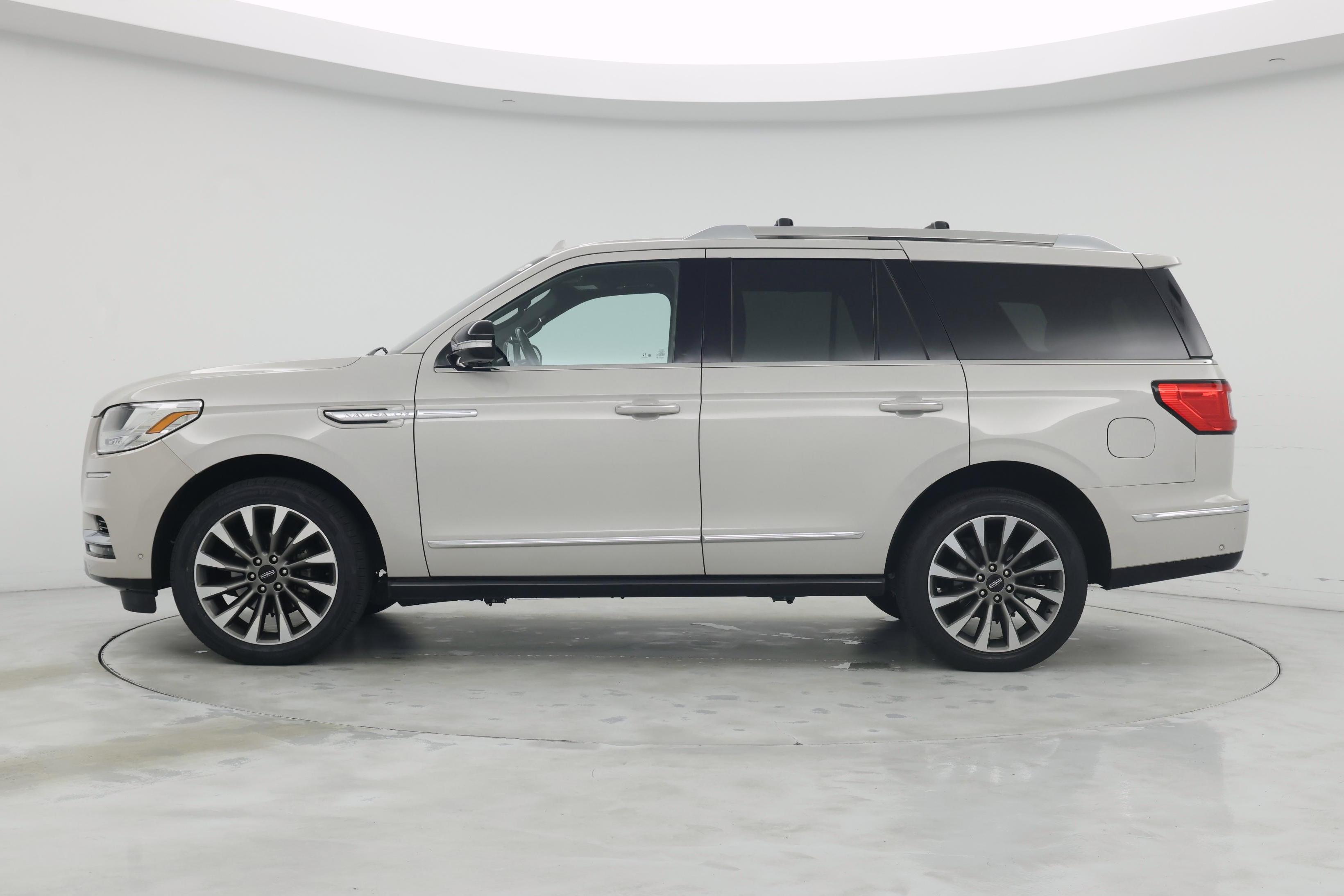 Thumbnail: 2020 Lincoln Navigator - 3