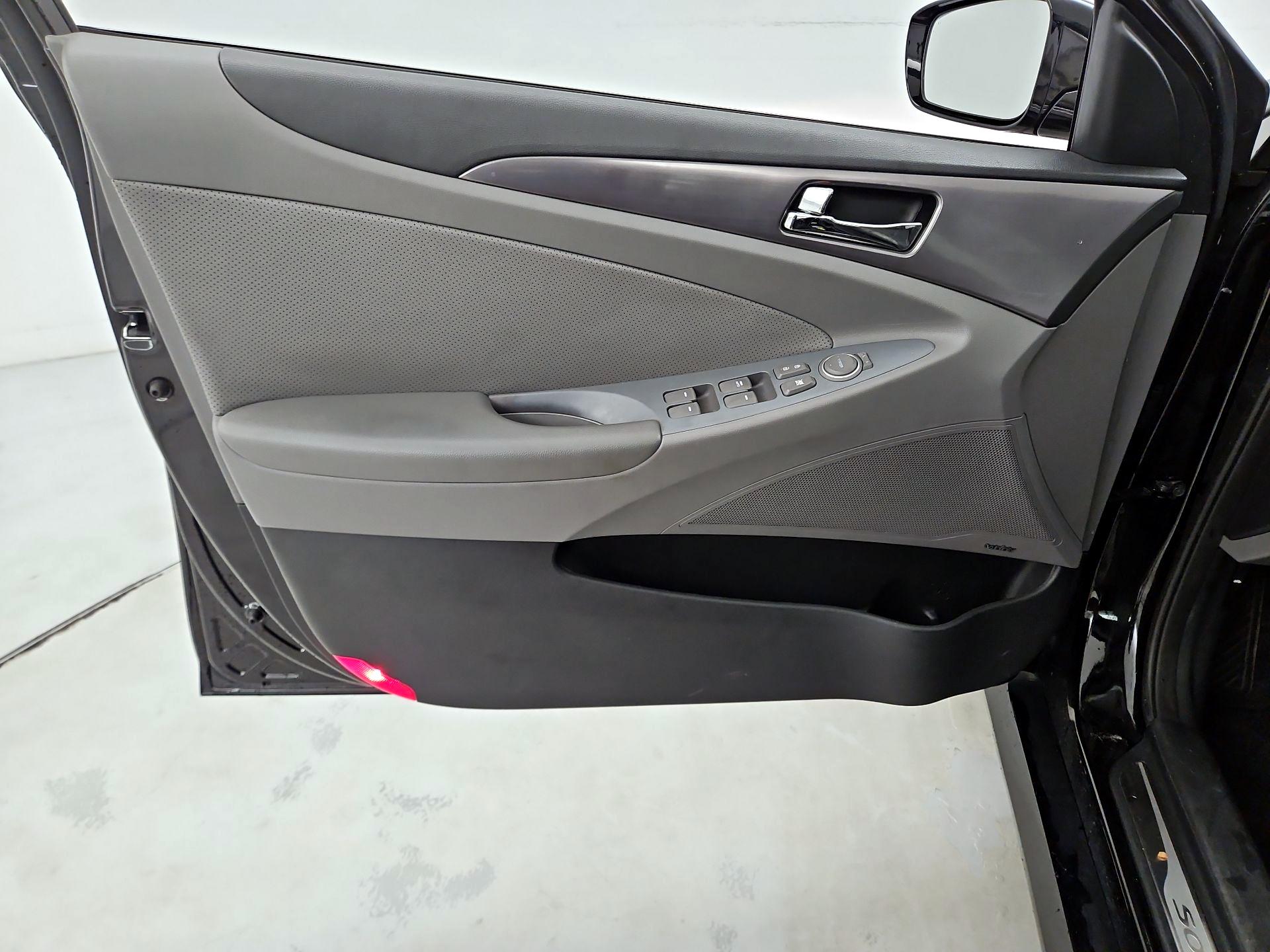 Thumbnail: 2014 Hyundai Sonata - 12