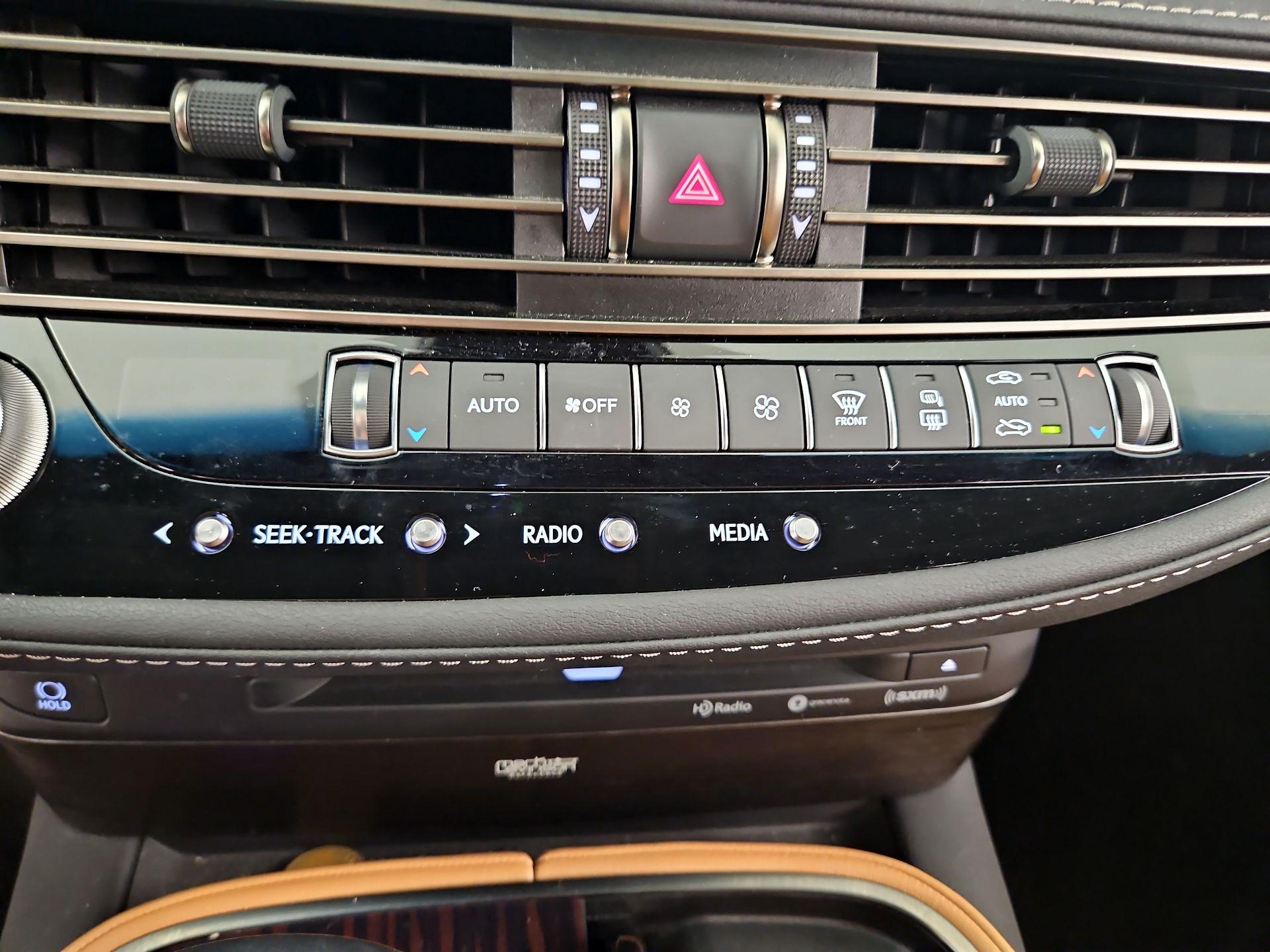 Thumbnail: 2021 Lexus LS - 17