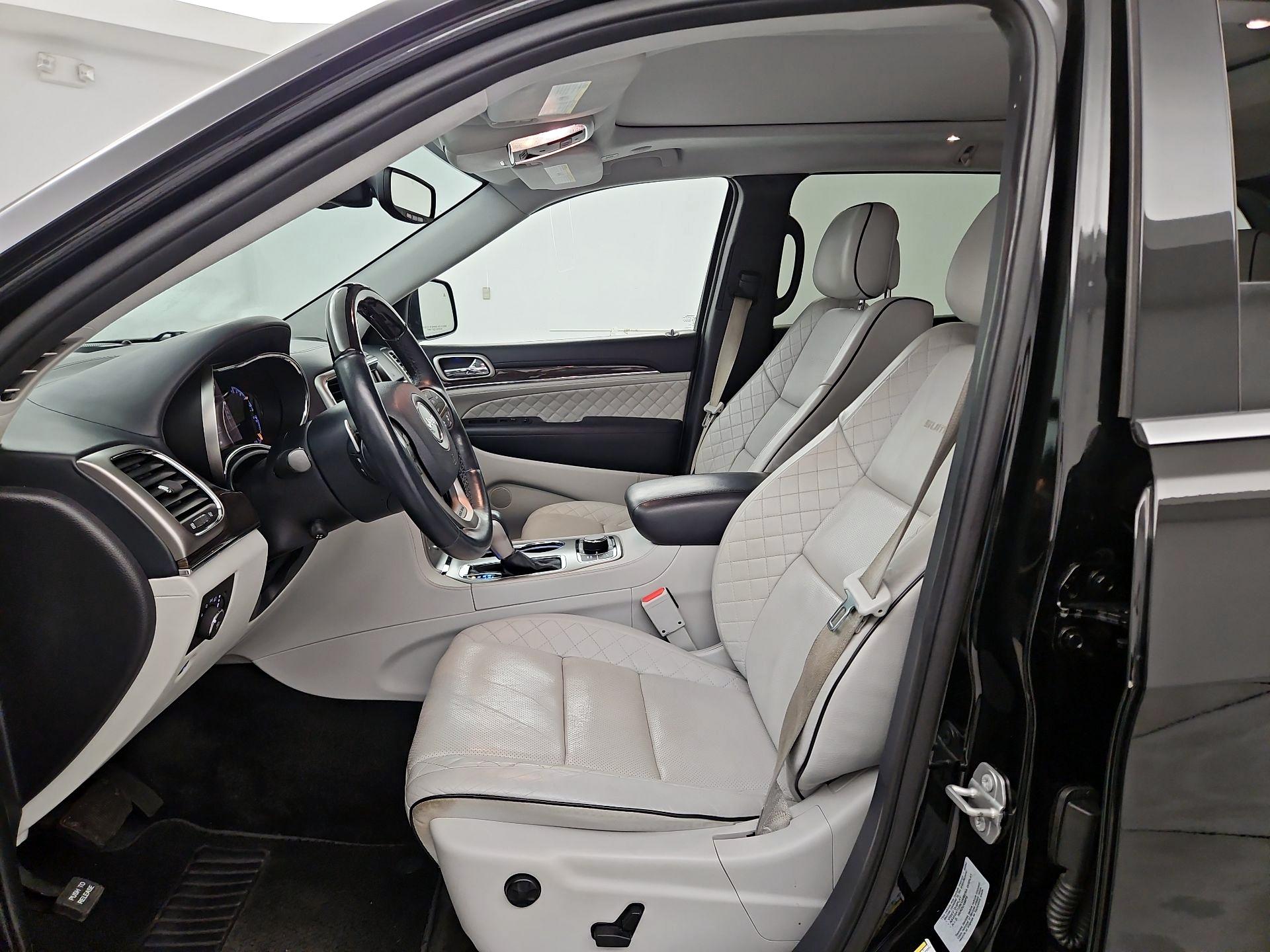 Thumbnail: 2017 Jeep Grand Cherokee - 11