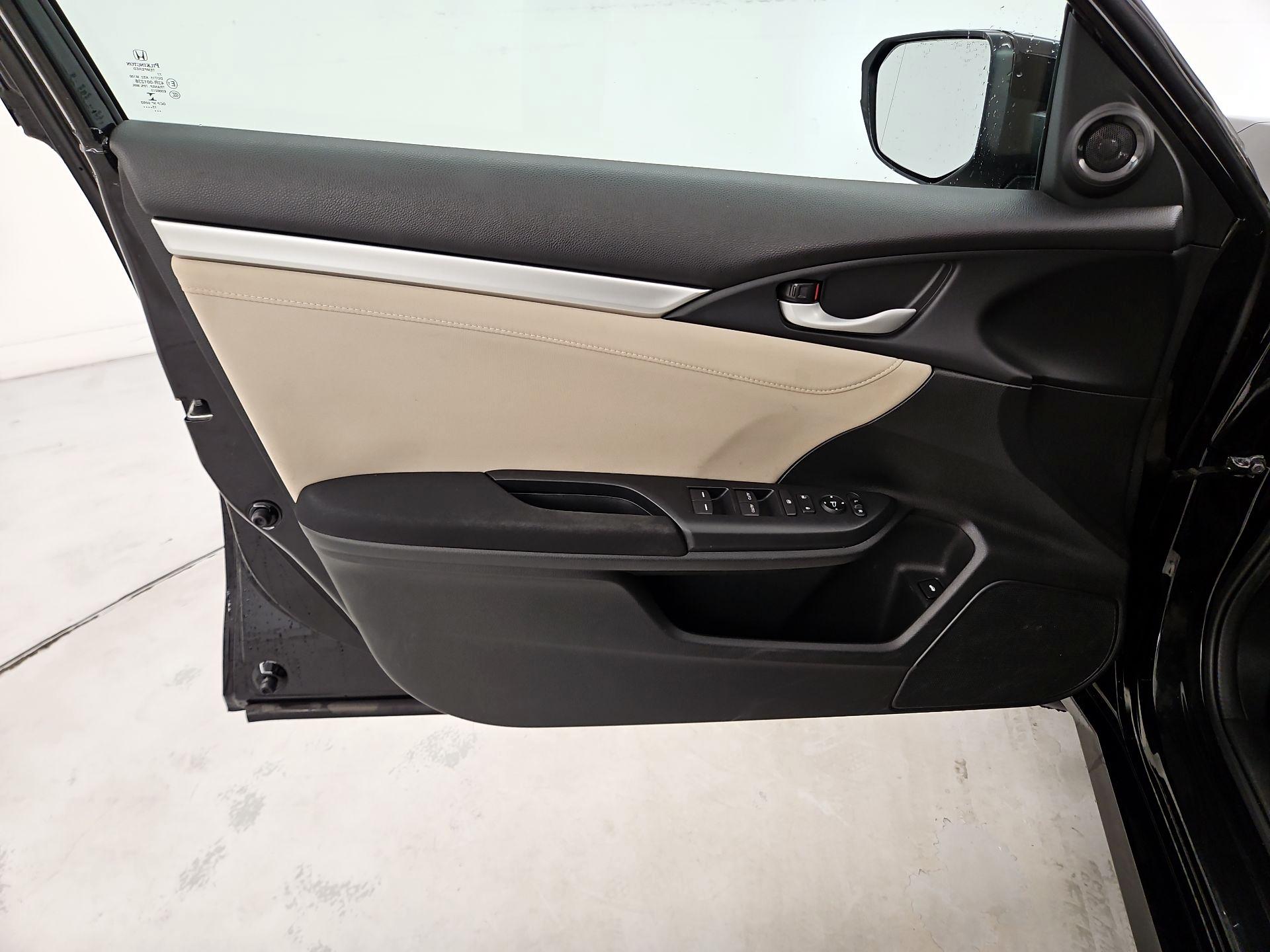 Thumbnail: 2016 Honda Civic - 12