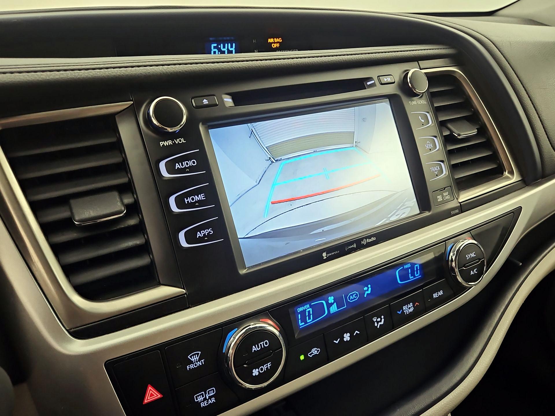 Thumbnail: 2019 Toyota Highlander - 14