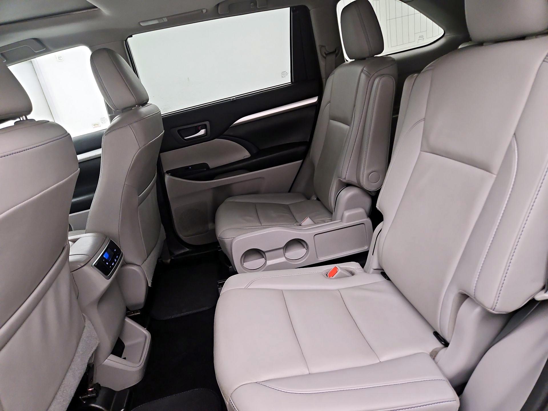 Thumbnail: 2019 Toyota Highlander - 20