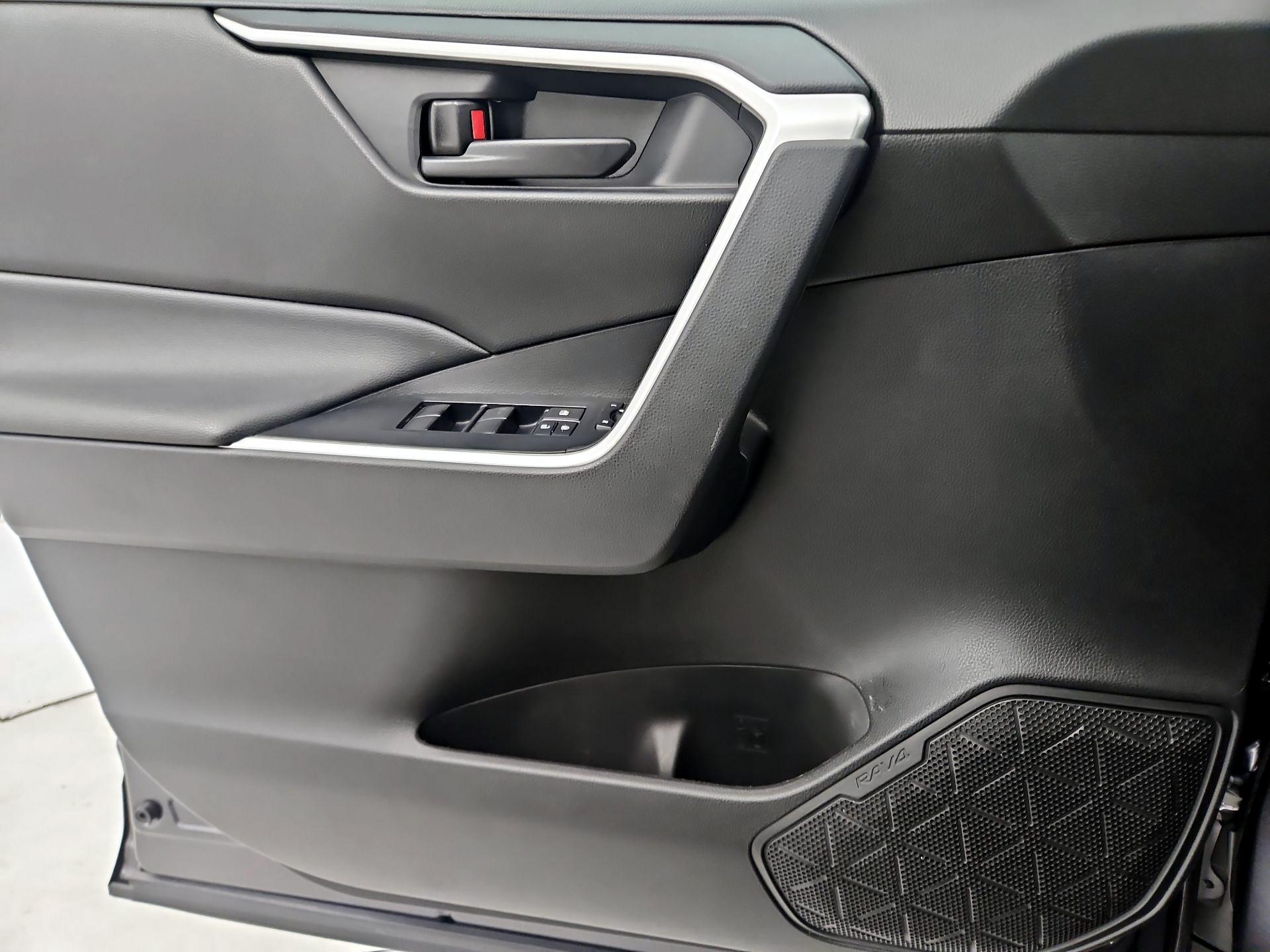 Thumbnail: 2021 Toyota RAV4 - 12