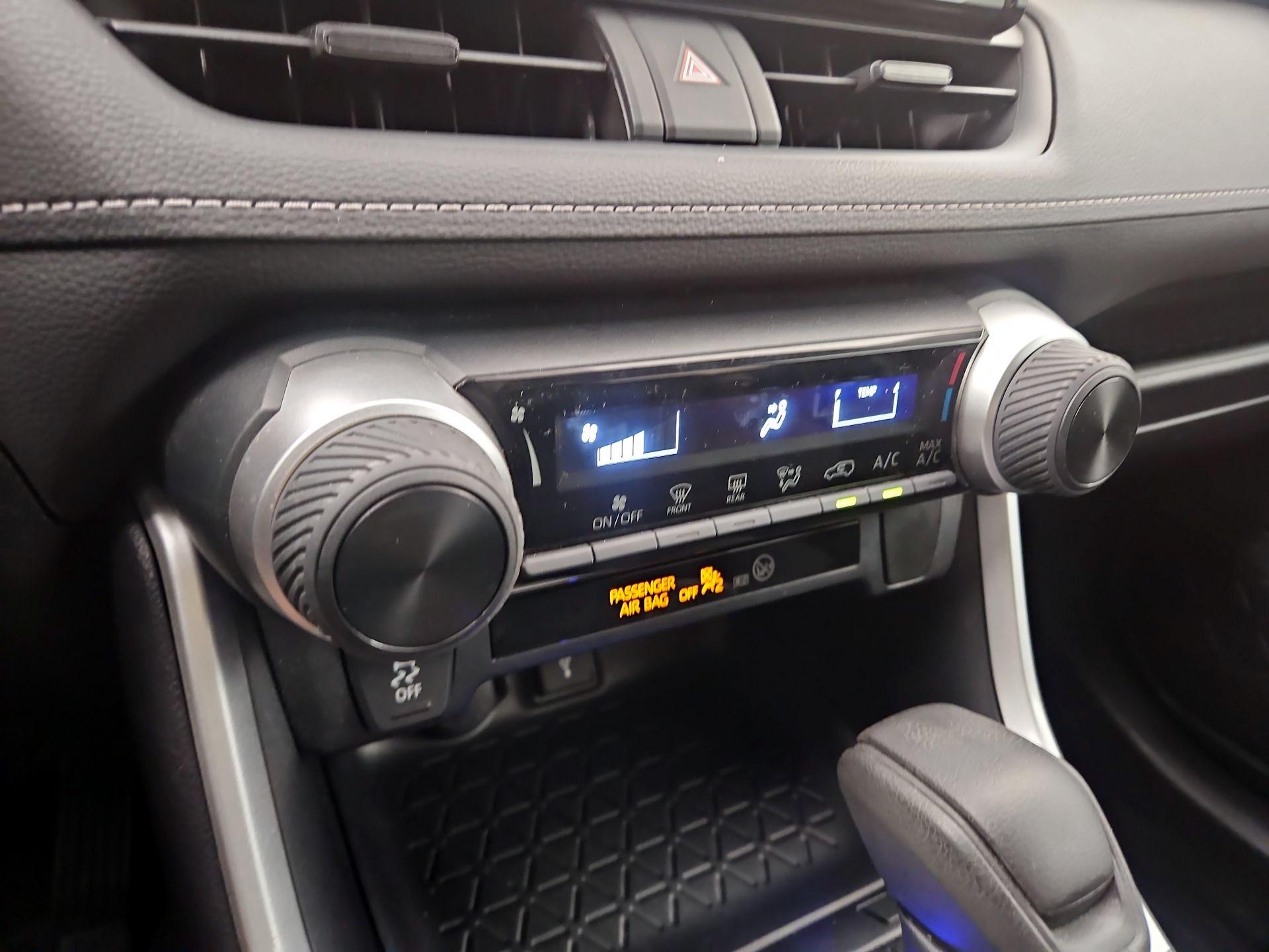 Thumbnail: 2021 Toyota RAV4 - 16