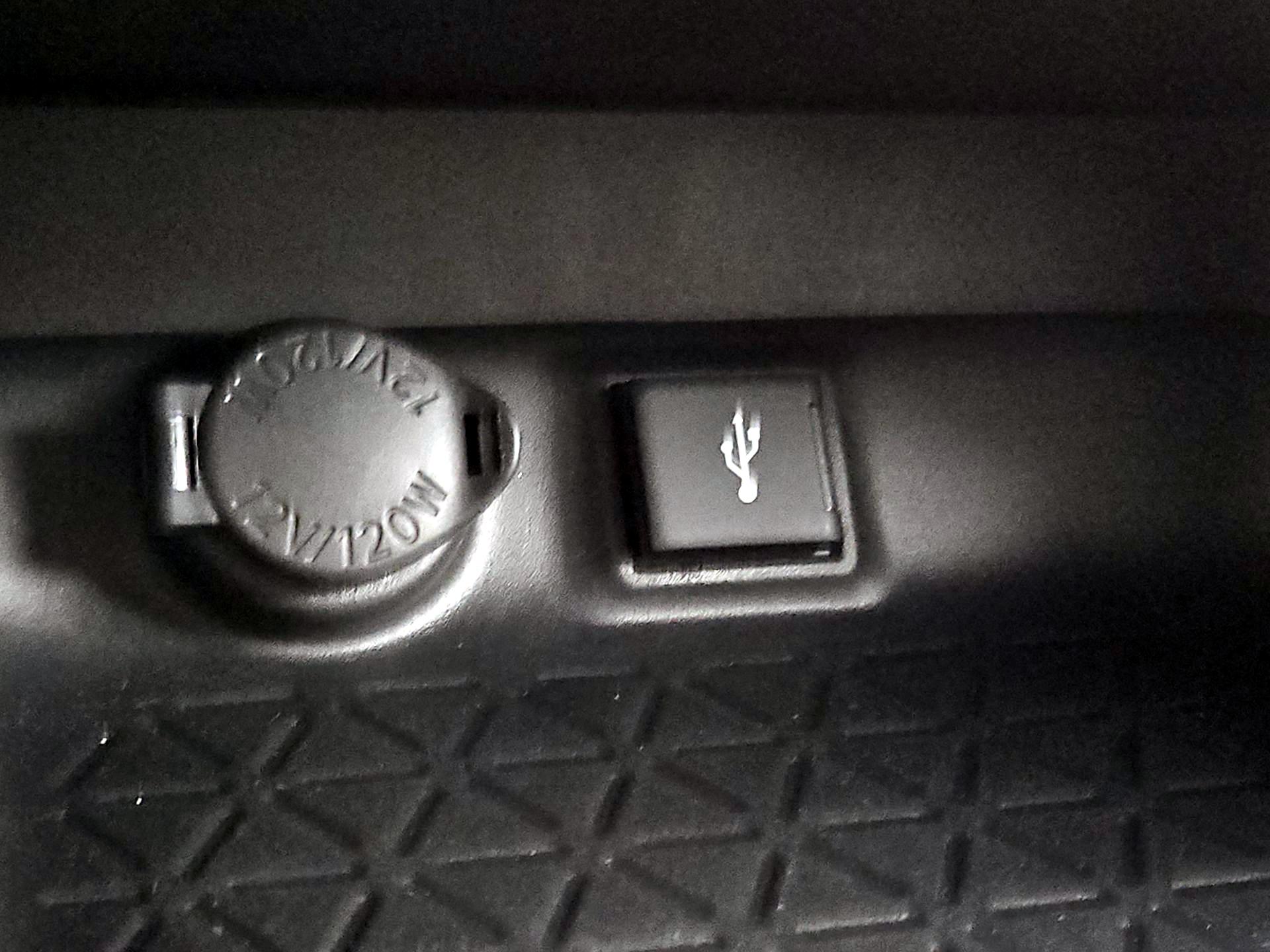 Thumbnail: 2021 Toyota RAV4 - 18