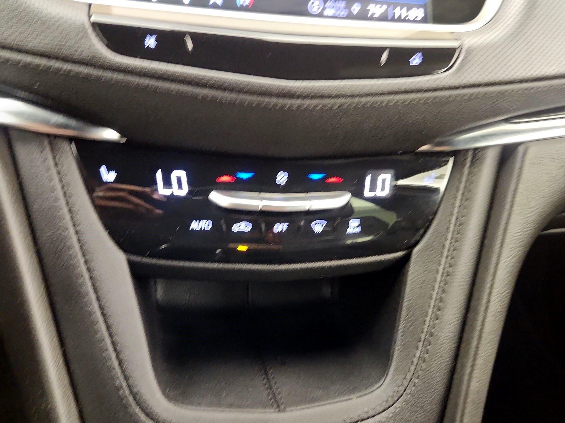 Thumbnail: 2022 Cadillac XT5 - 16