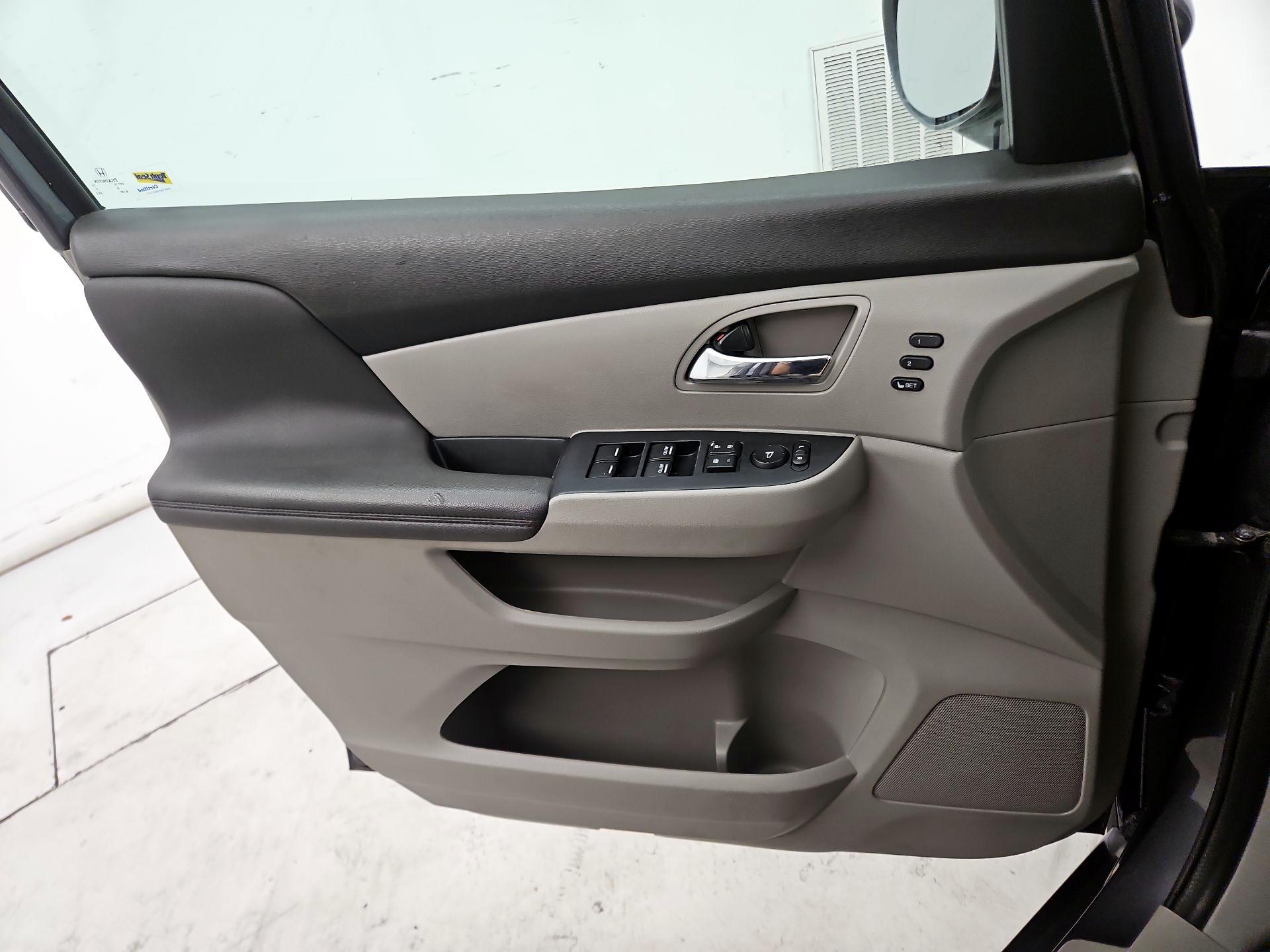 Thumbnail: 2015 Honda Odyssey - 12