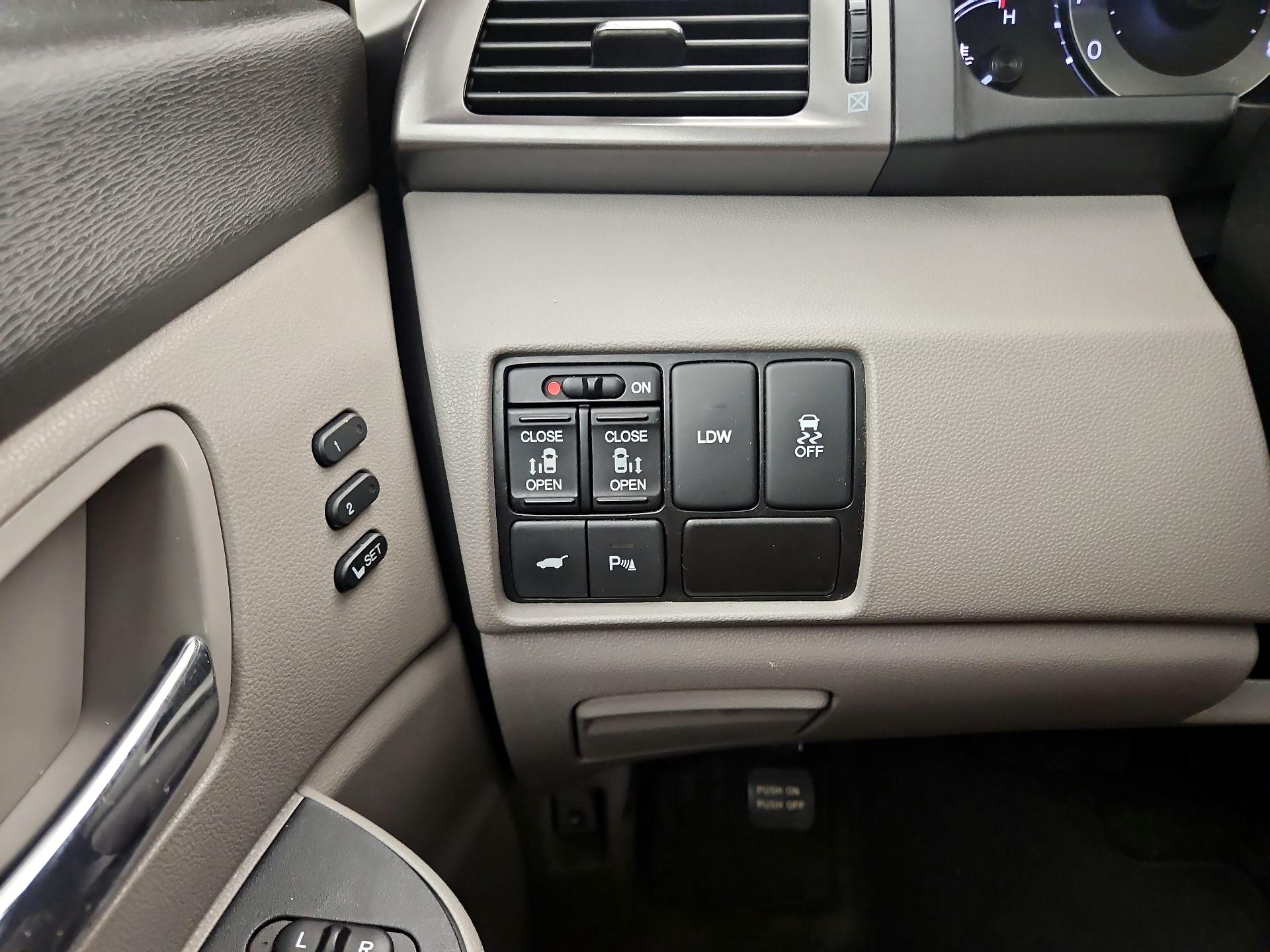 Thumbnail: 2015 Honda Odyssey - 13
