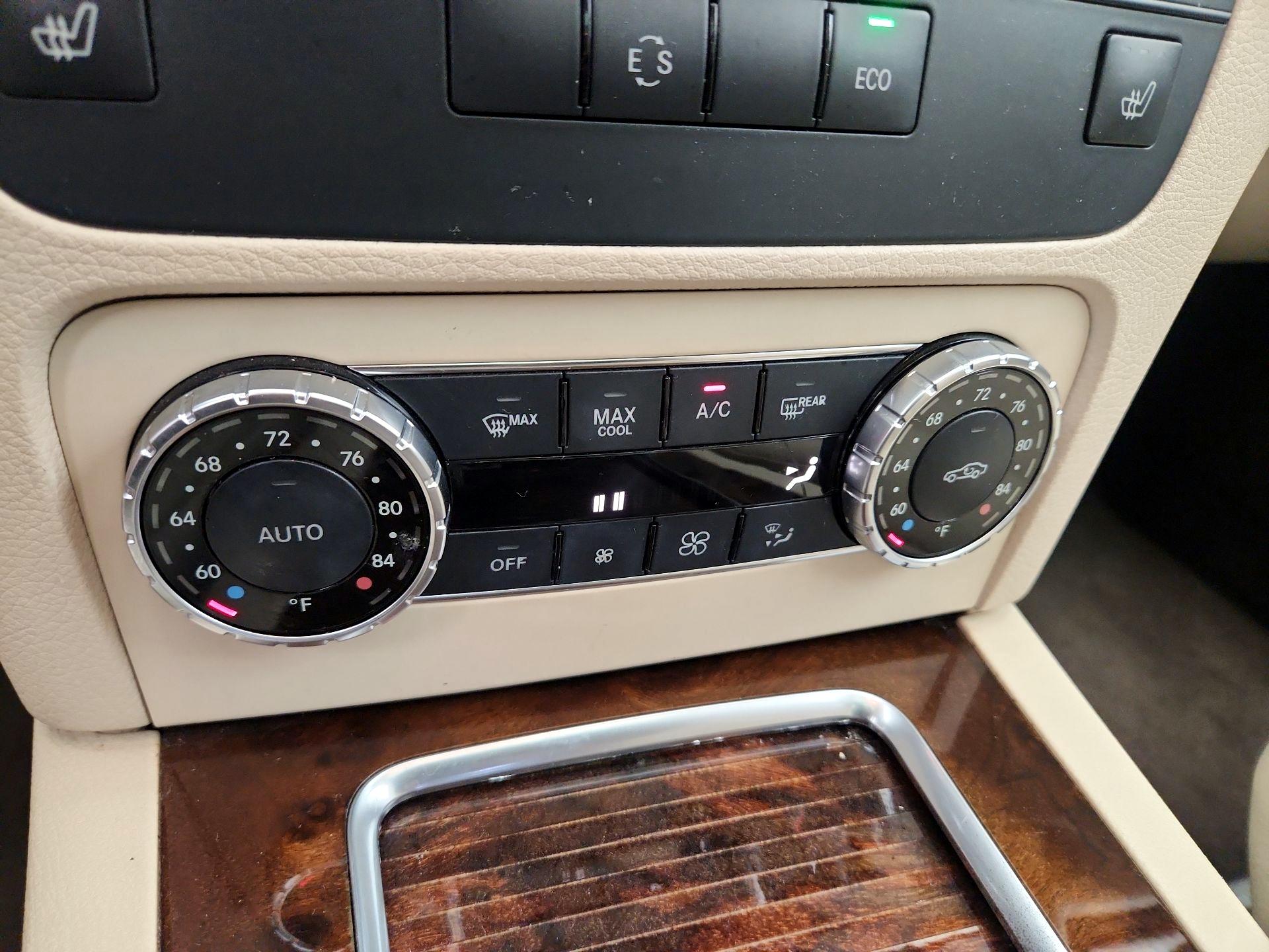 Thumbnail: 2015 Mercedes-Benz GLK - 17