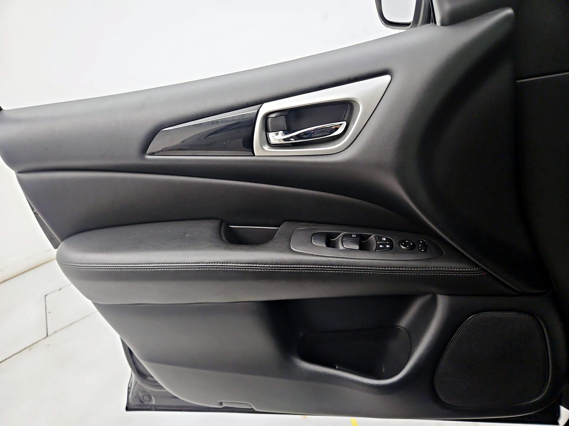 Thumbnail: 2019 Nissan Pathfinder - 12