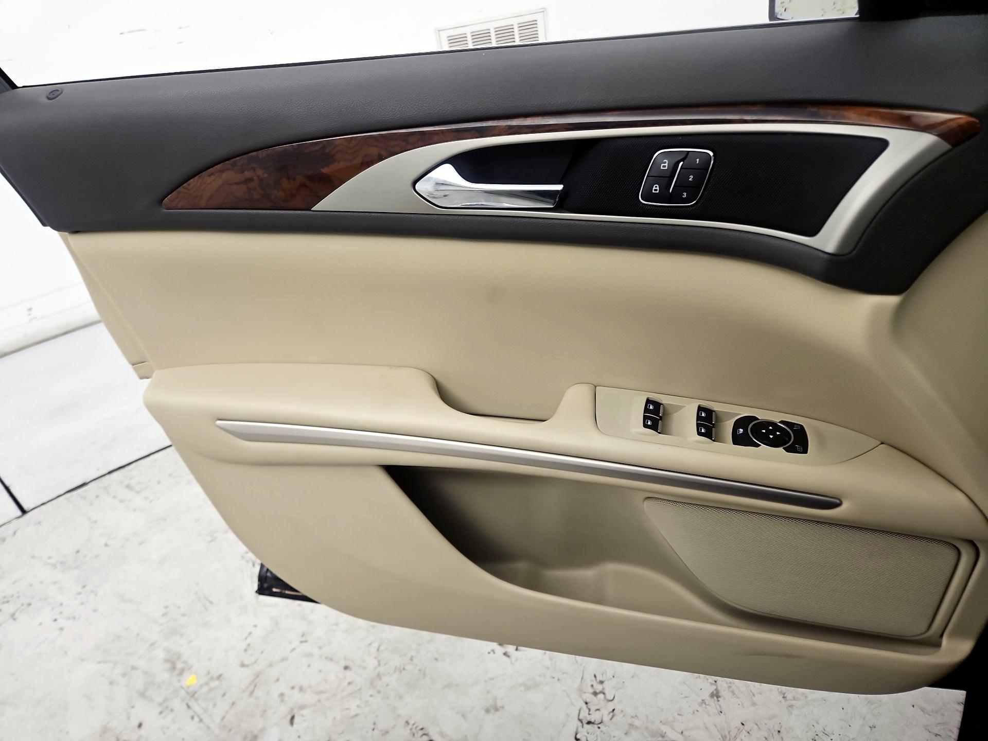 Thumbnail: 2014 Lincoln MKZ - 12