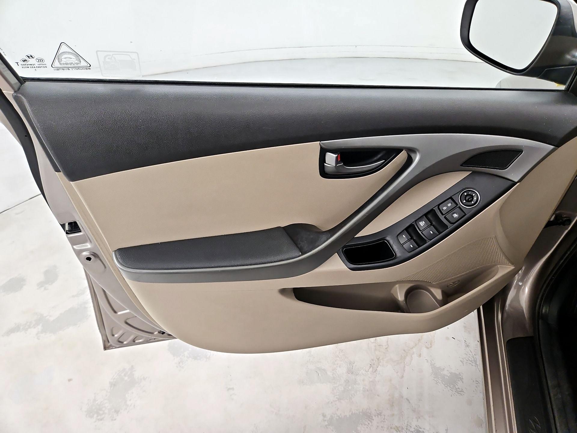 Thumbnail: 2016 Hyundai Elantra - 12