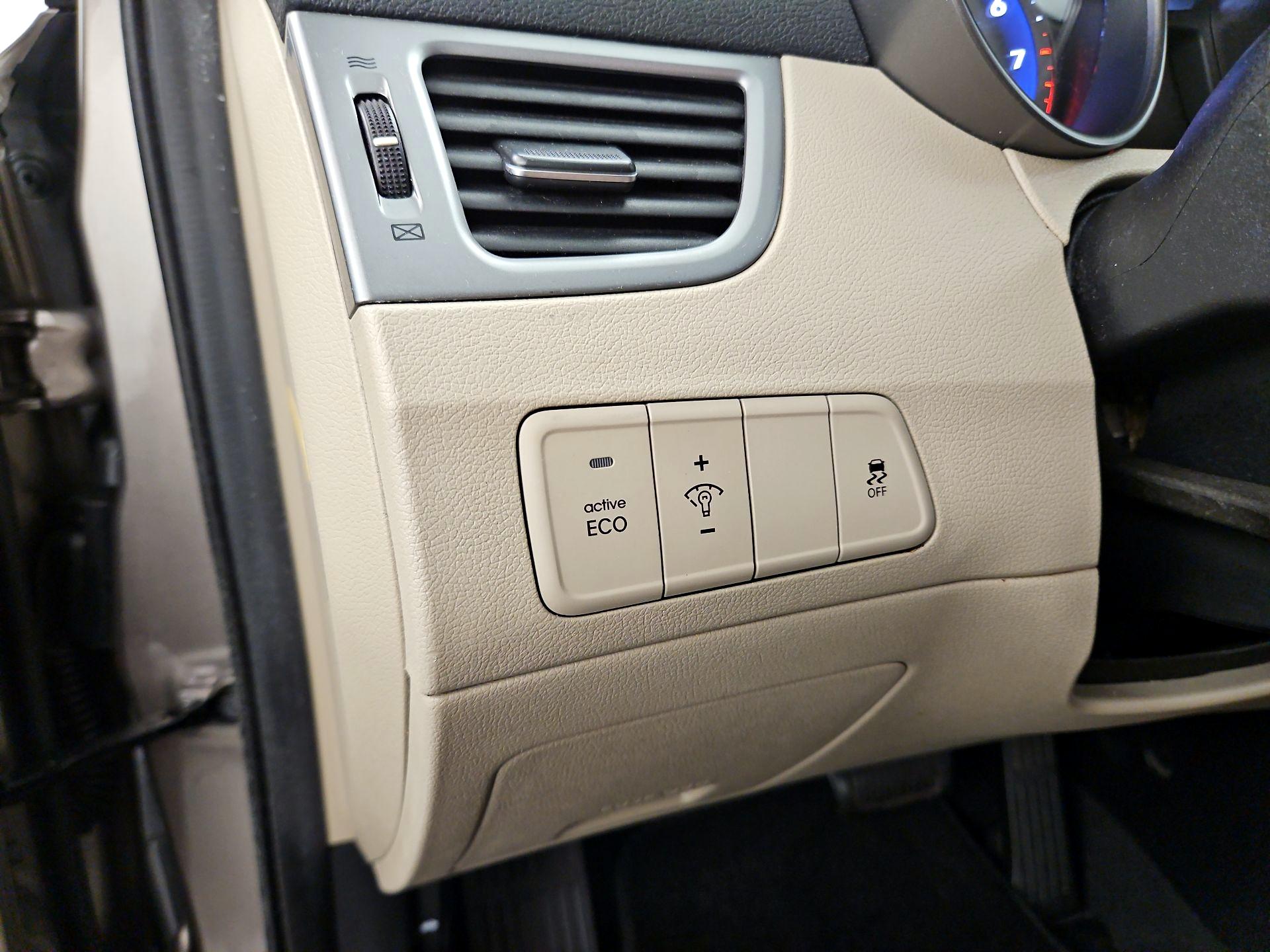 Thumbnail: 2016 Hyundai Elantra - 13