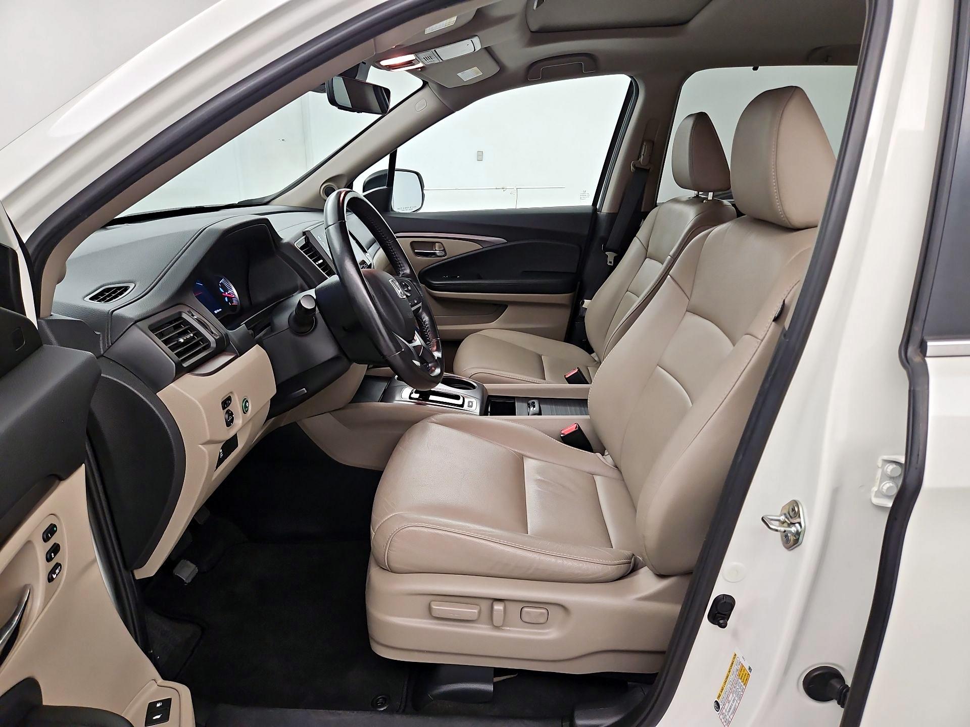 Thumbnail: 2019 Honda Pilot - 11