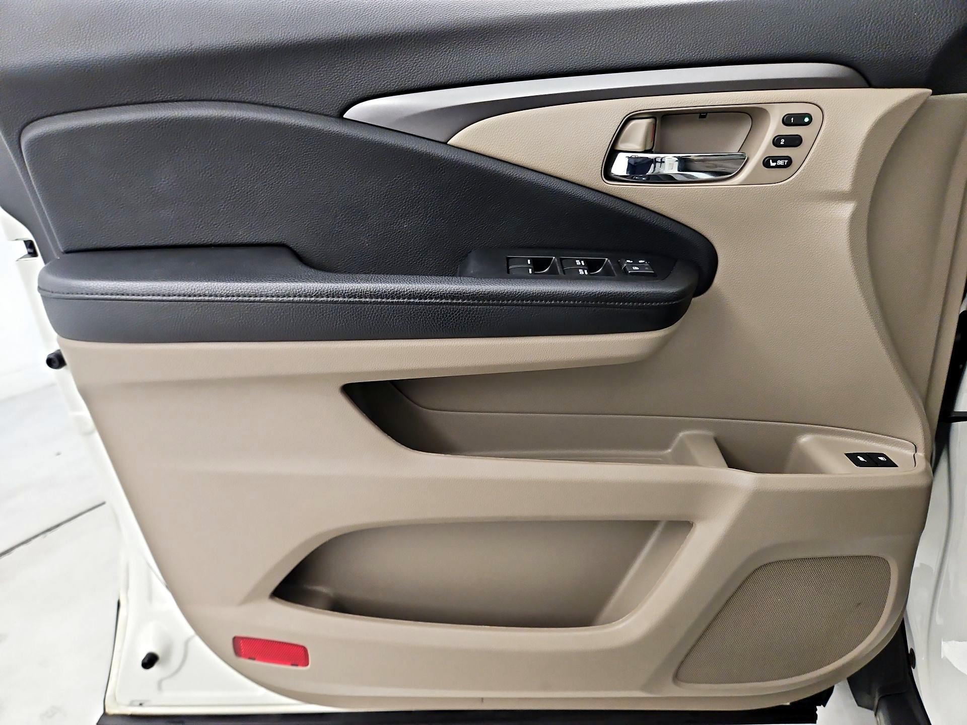 Thumbnail: 2019 Honda Pilot - 12