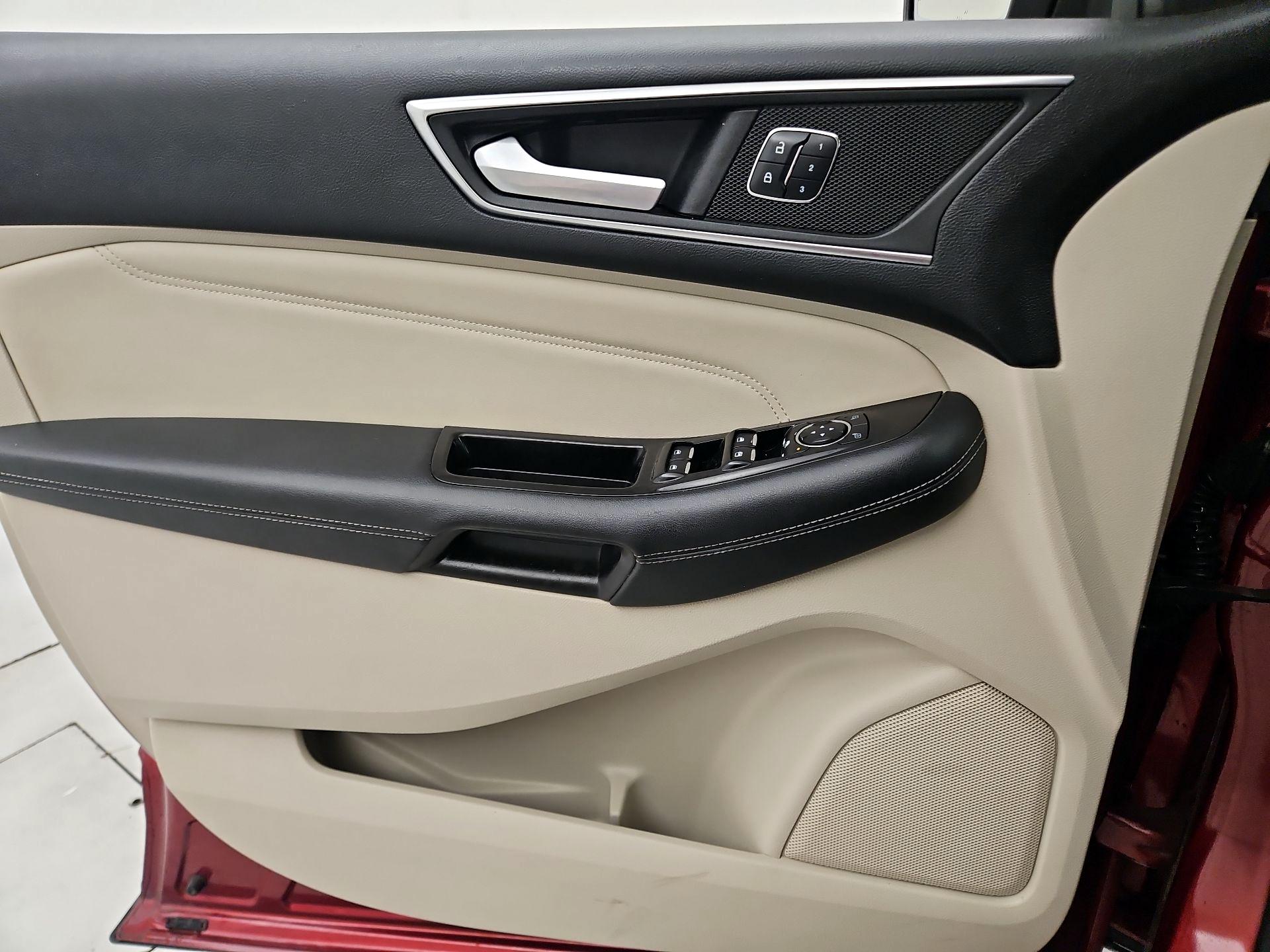 Thumbnail: 2015 Ford Edge - 12