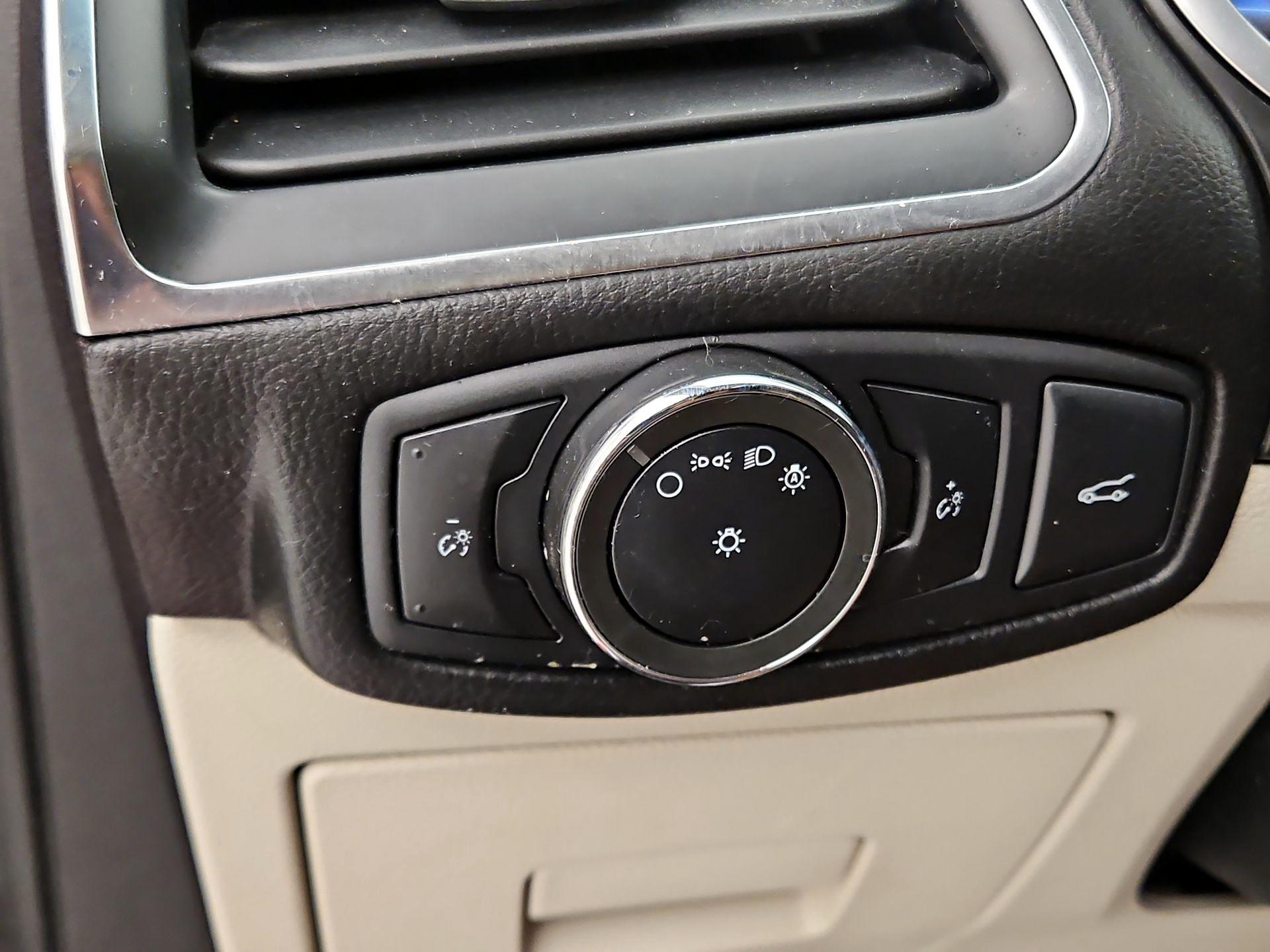 Thumbnail: 2015 Ford Edge - 13