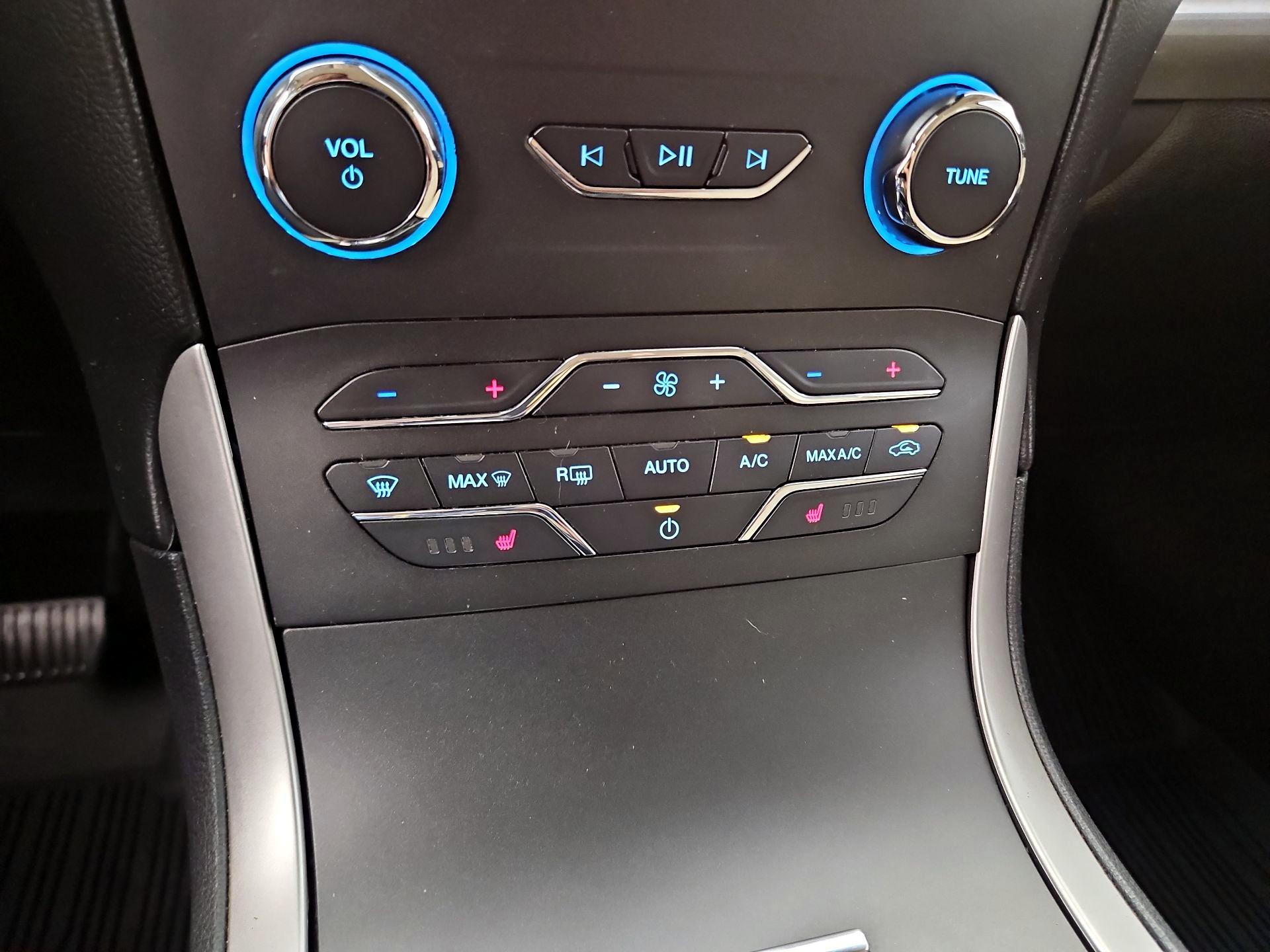 Thumbnail: 2020 Ford Edge - 17