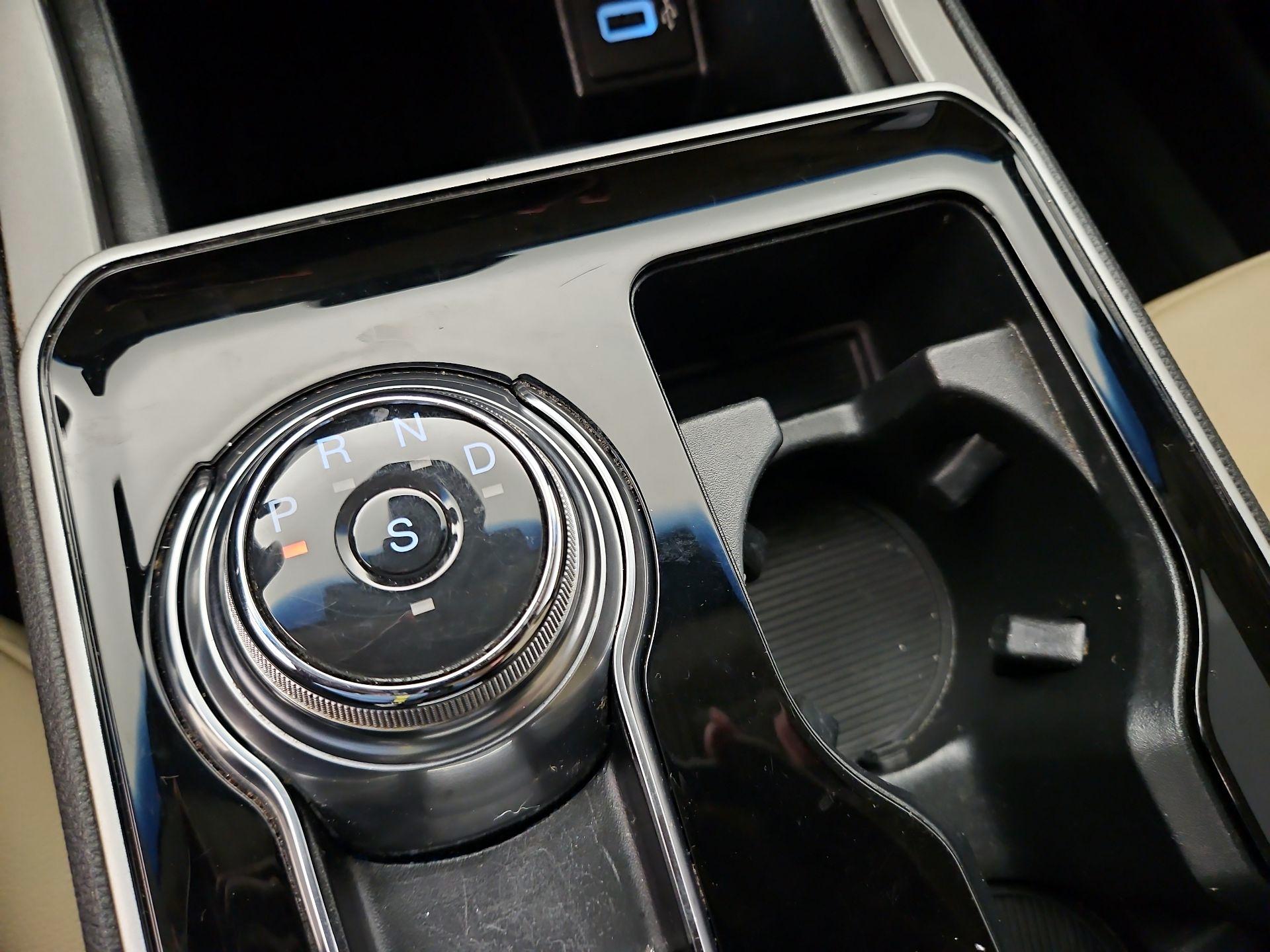 Thumbnail: 2020 Ford Edge - 18
